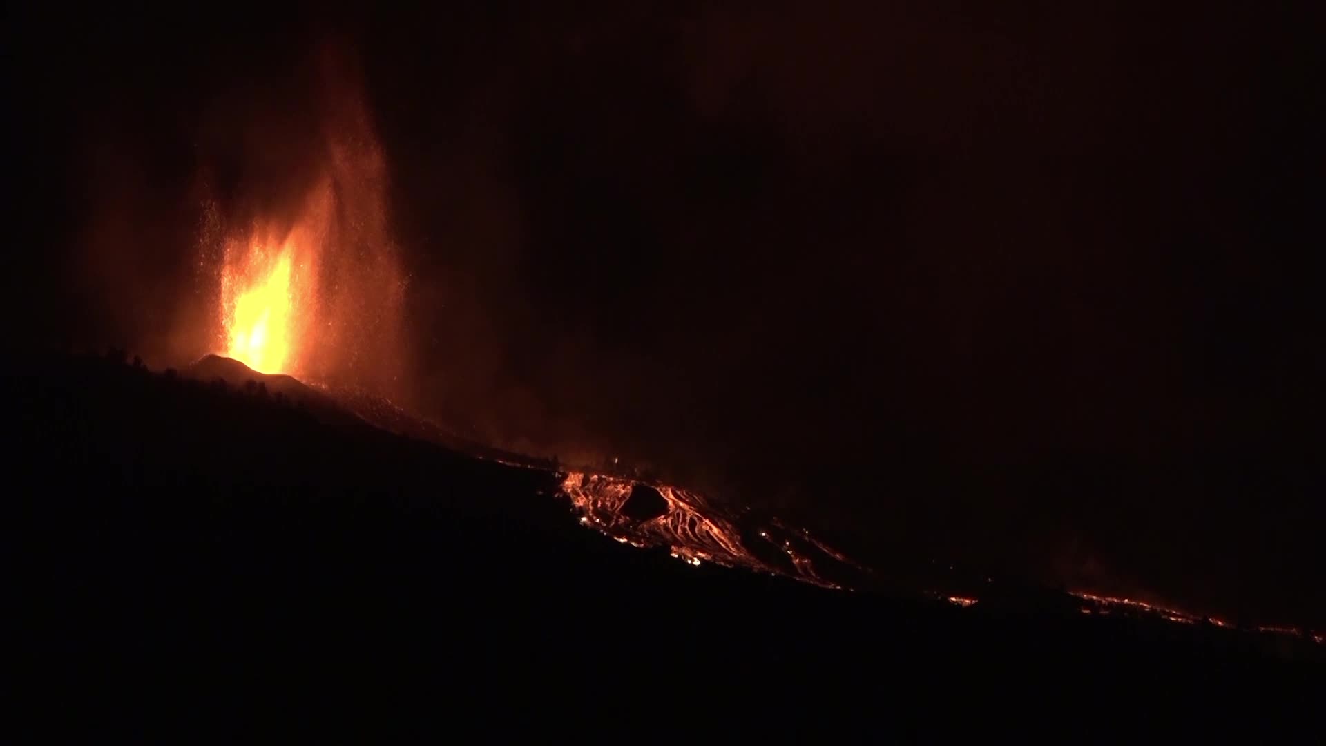 La Palma's Cumbre Vieja volcano erupts