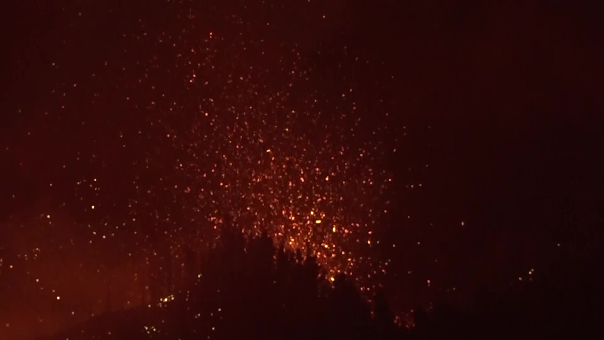 La Palma's Cumbre Vieja volcano erupts