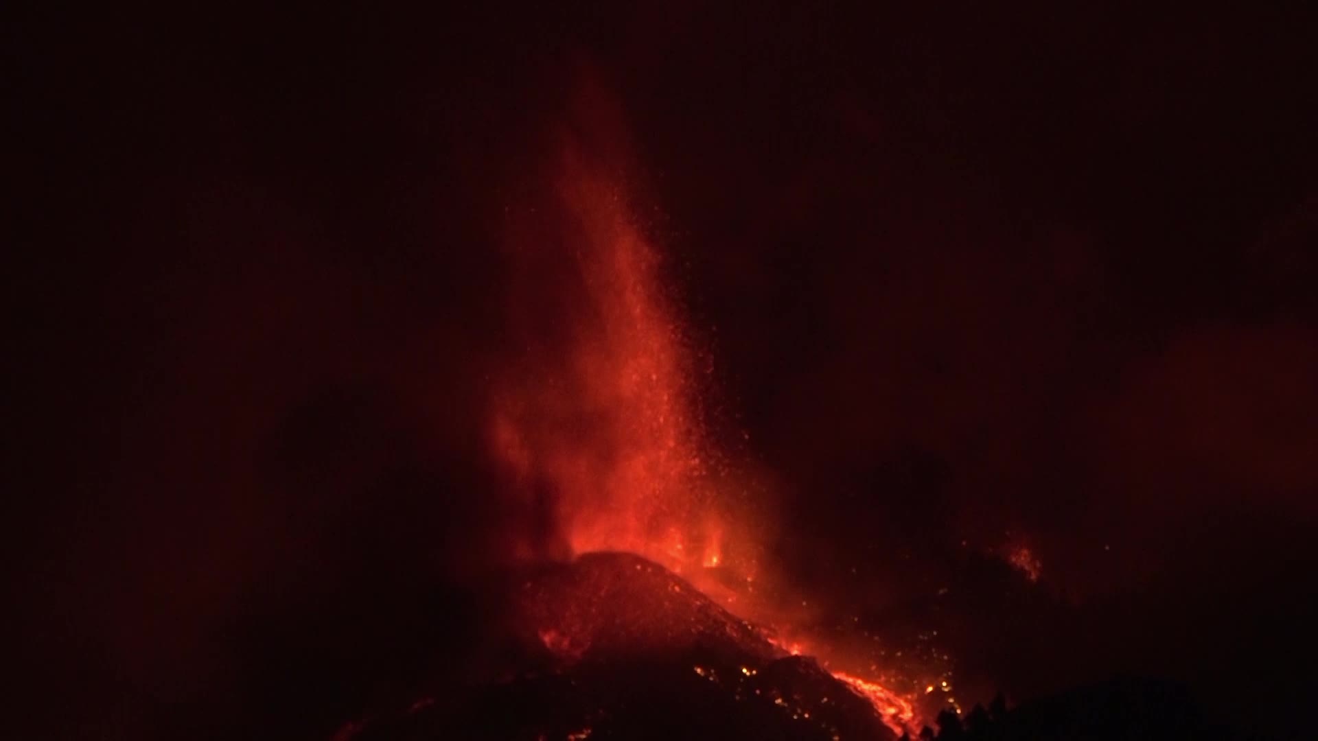 La Palma's Cumbre Vieja volcano erupts