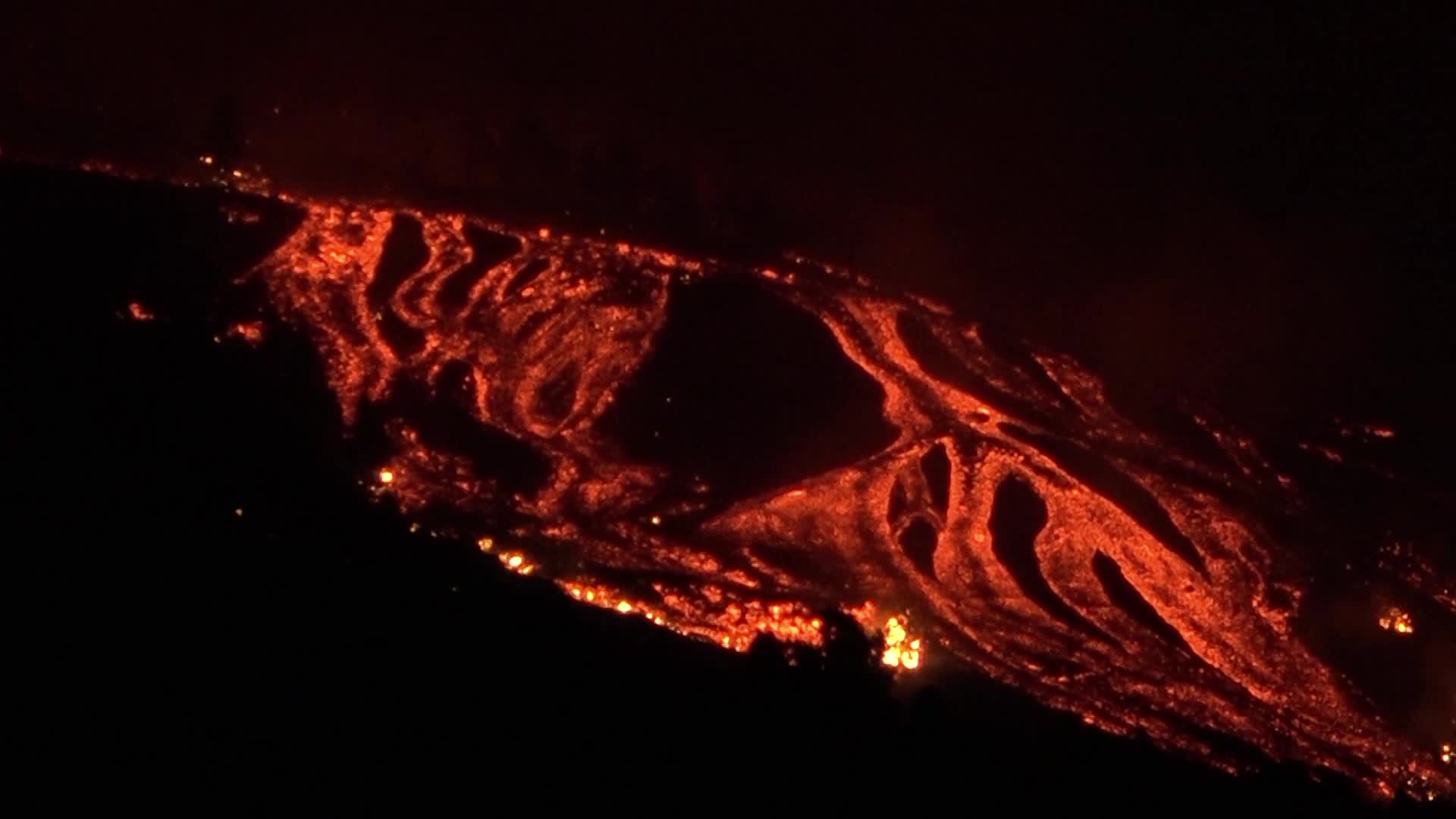La Palma's Cumbre Vieja volcano erupts