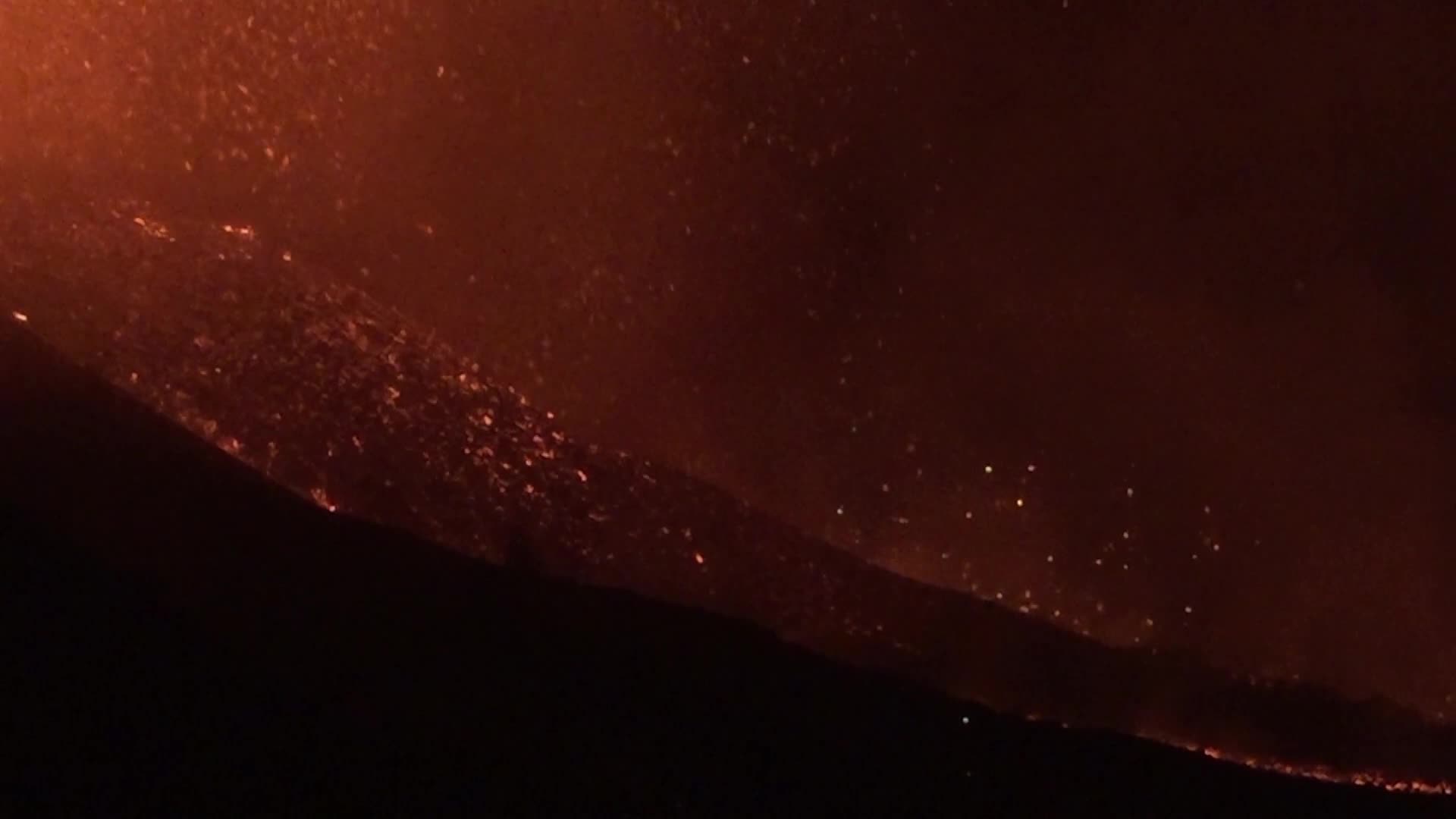 La Palma's Cumbre Vieja volcano erupts