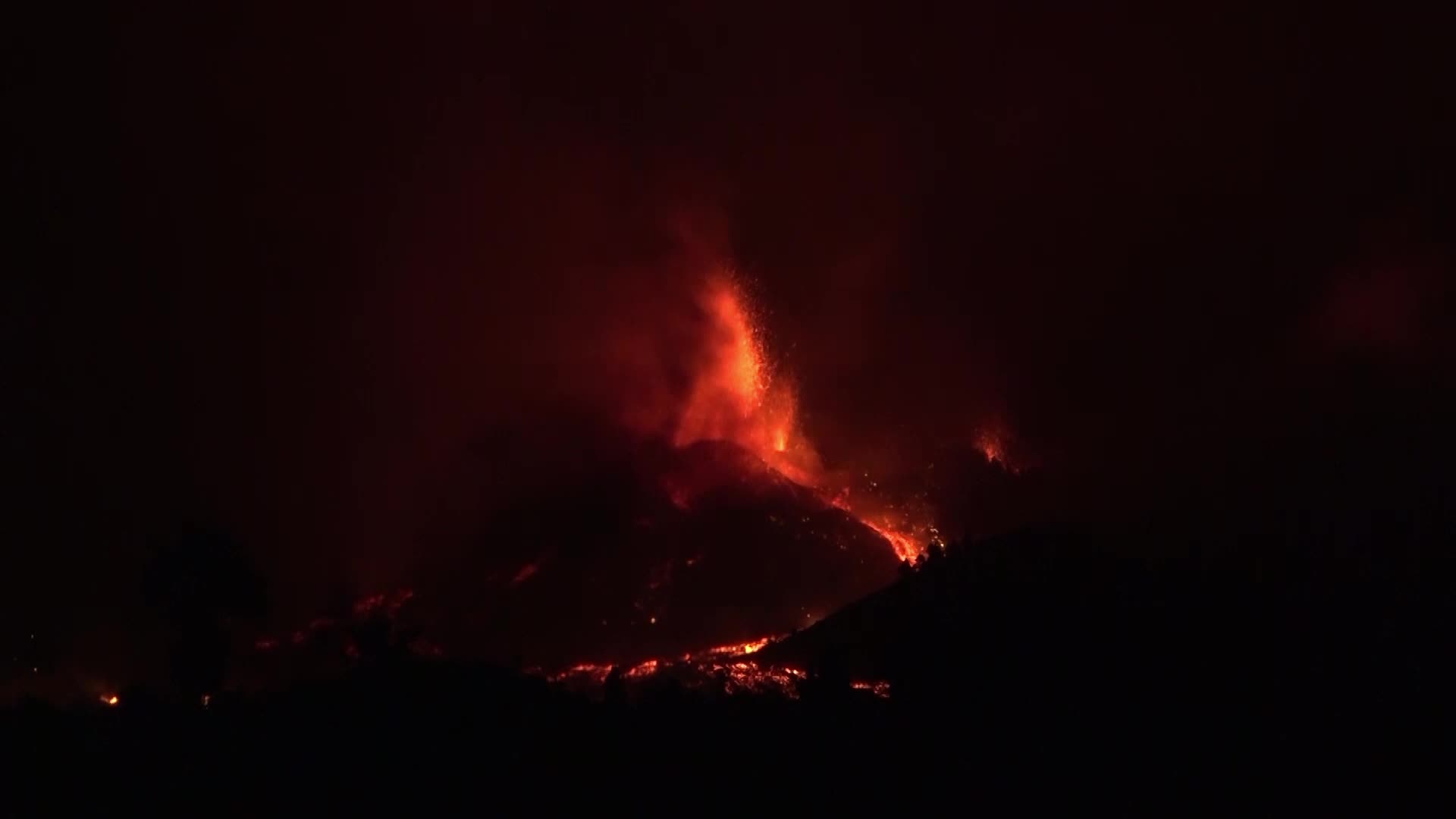 La Palma's Cumbre Vieja volcano erupts