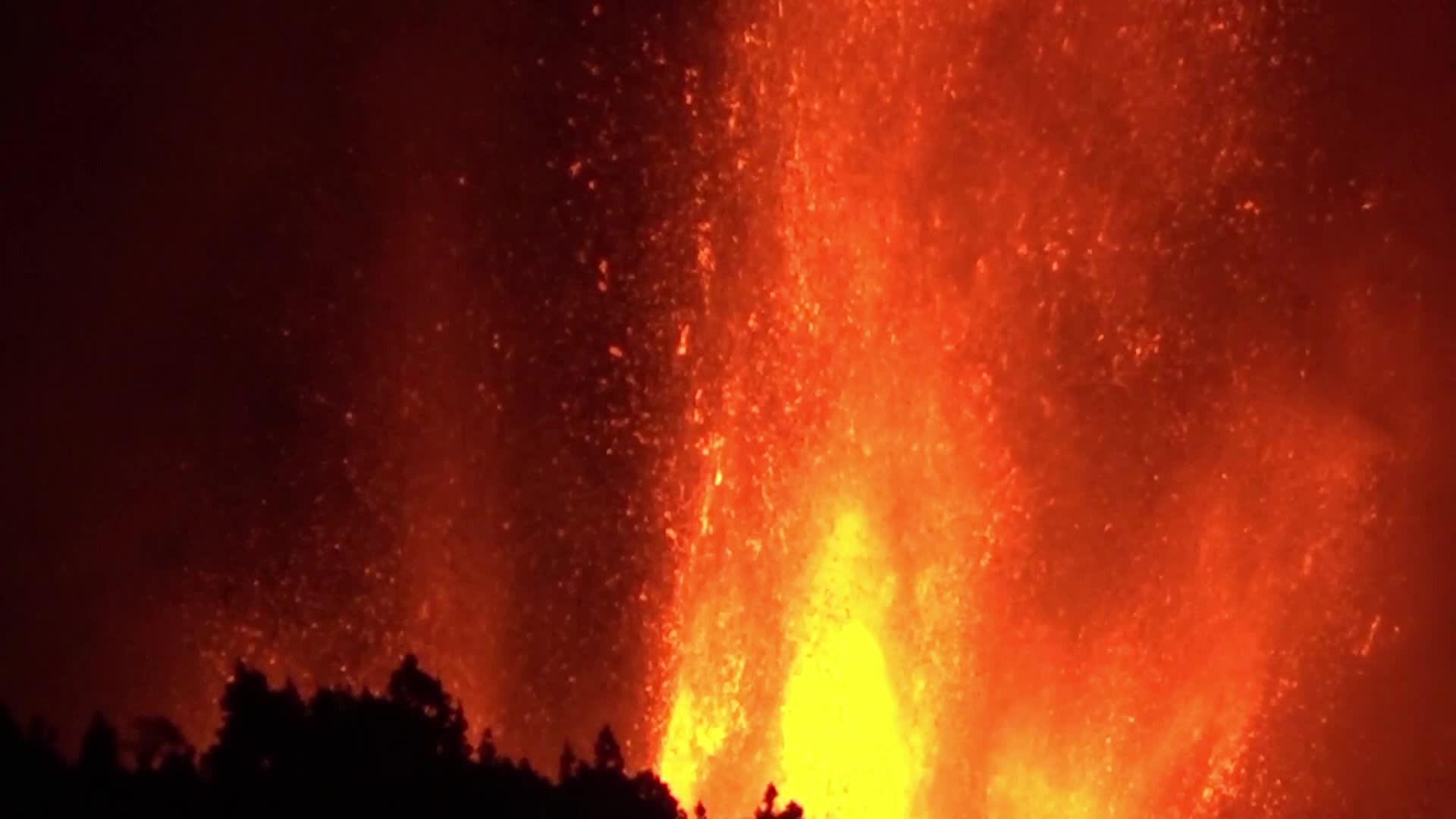 La Palma's Cumbre Vieja volcano erupts