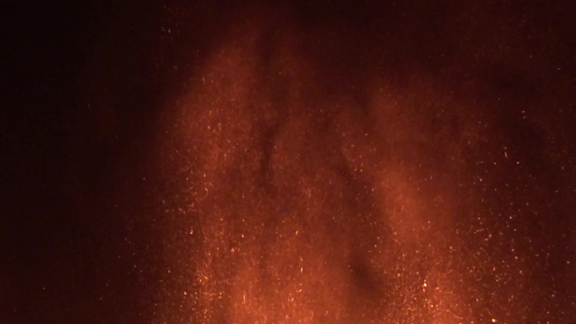 La Palma's Cumbre Vieja volcano erupts