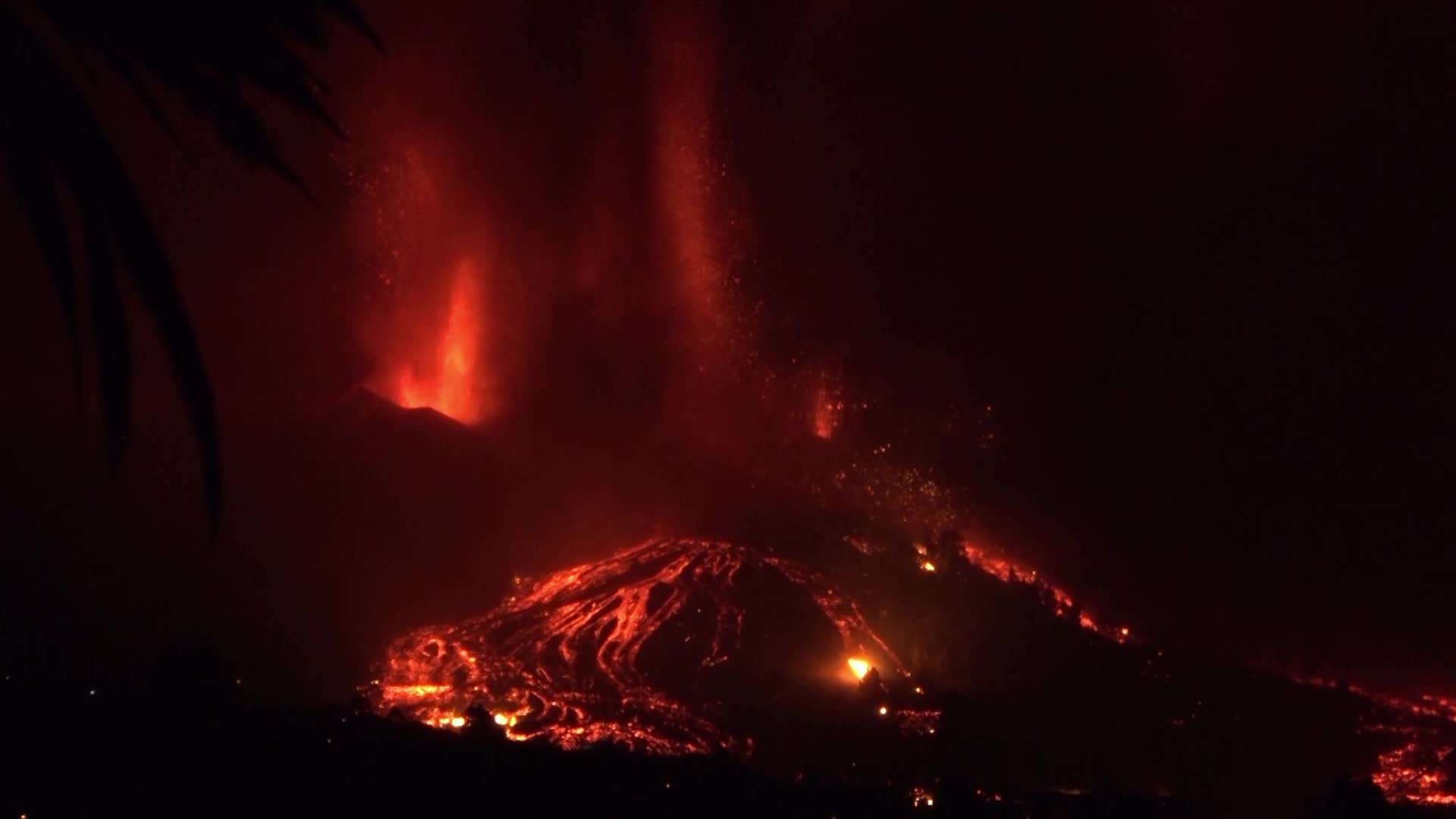 La Palma's Cumbre Vieja volcano erupts