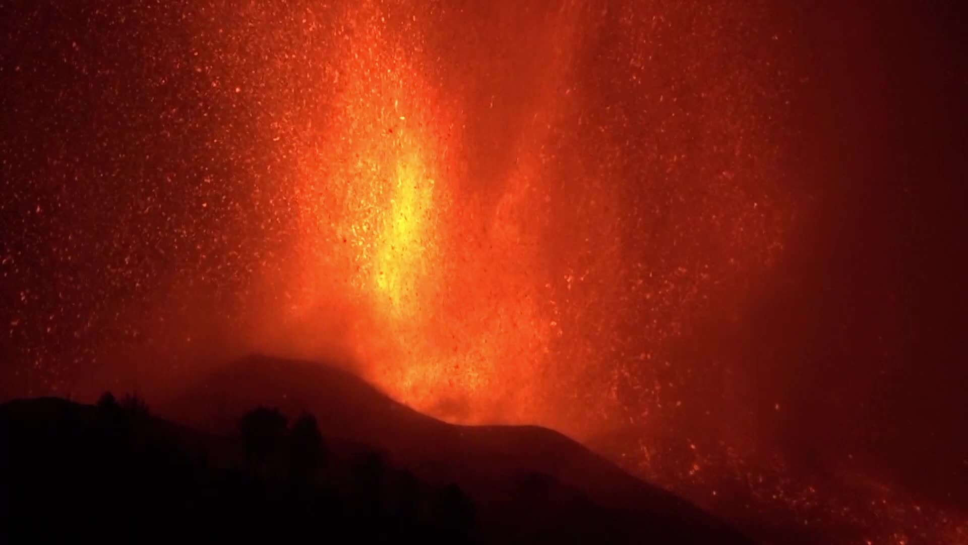 La Palma's Cumbre Vieja volcano erupts