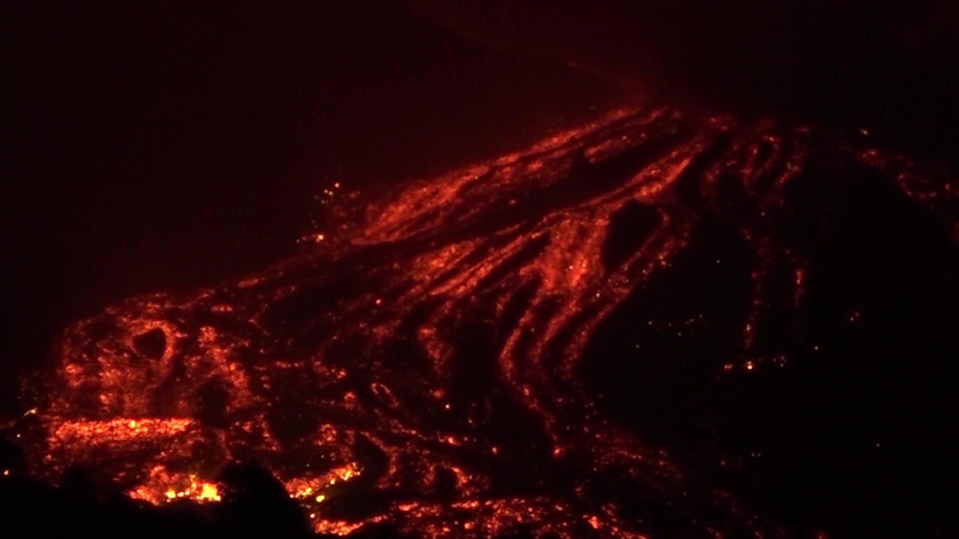 La Palma's Cumbre Vieja volcano erupts