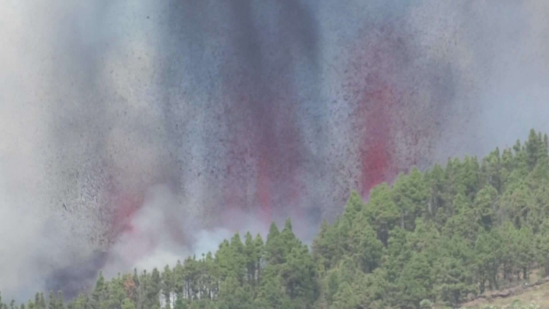 La Palma's Cumbre Vieja volcano erupts