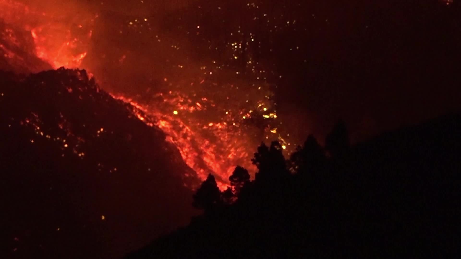 La Palma's Cumbre Vieja volcano erupts