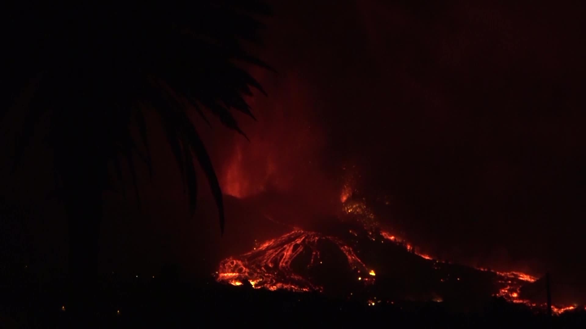 La Palma's Cumbre Vieja volcano erupts