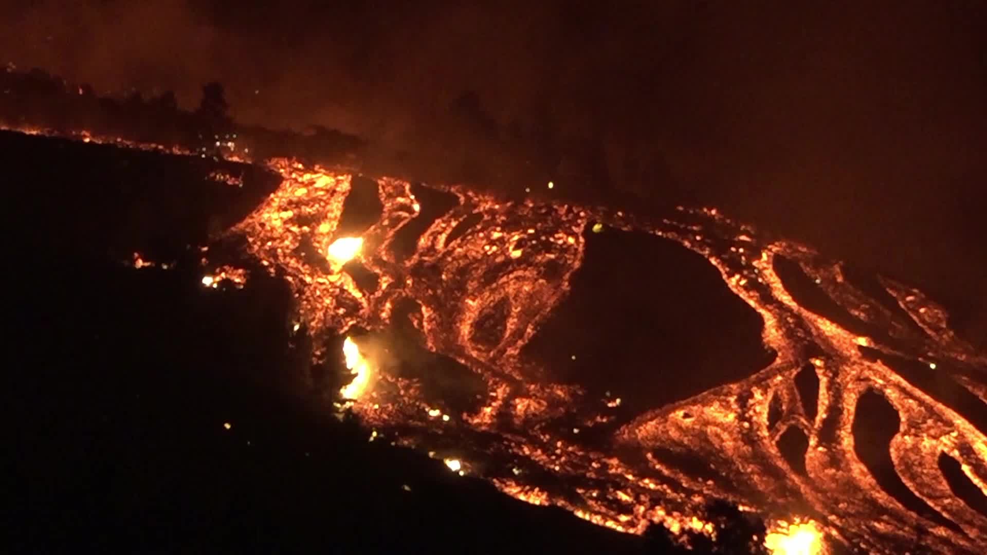 La Palma's Cumbre Vieja volcano erupts