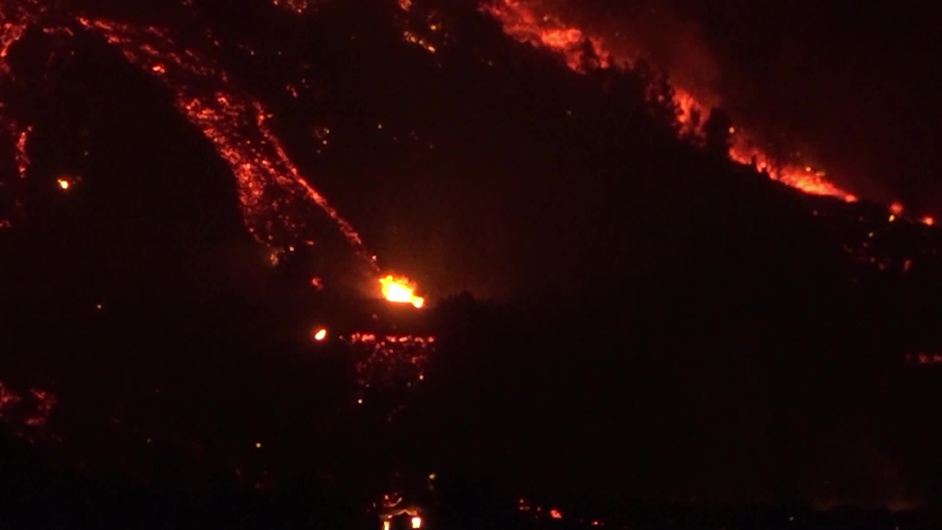La Palma's Cumbre Vieja volcano erupts