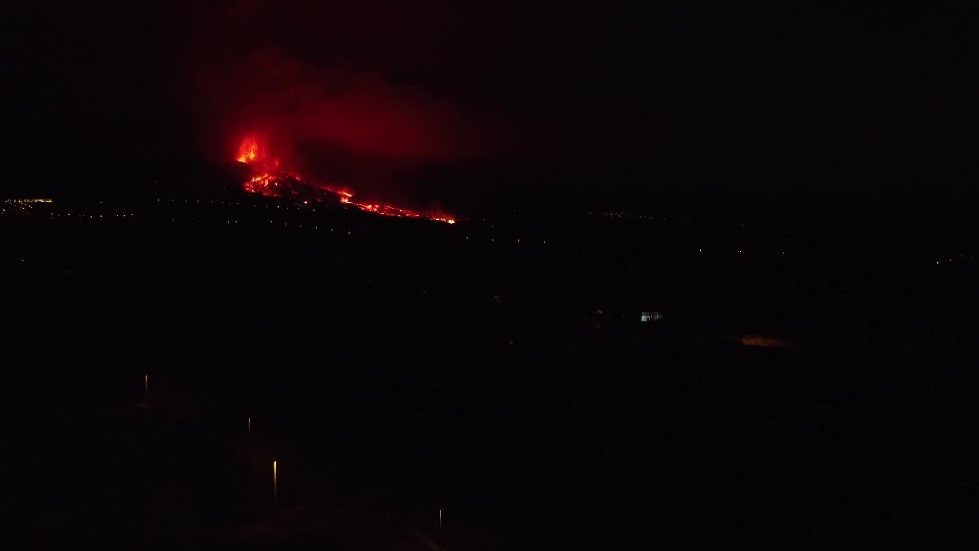 La Palma's Cumbre Vieja volcano erupts
