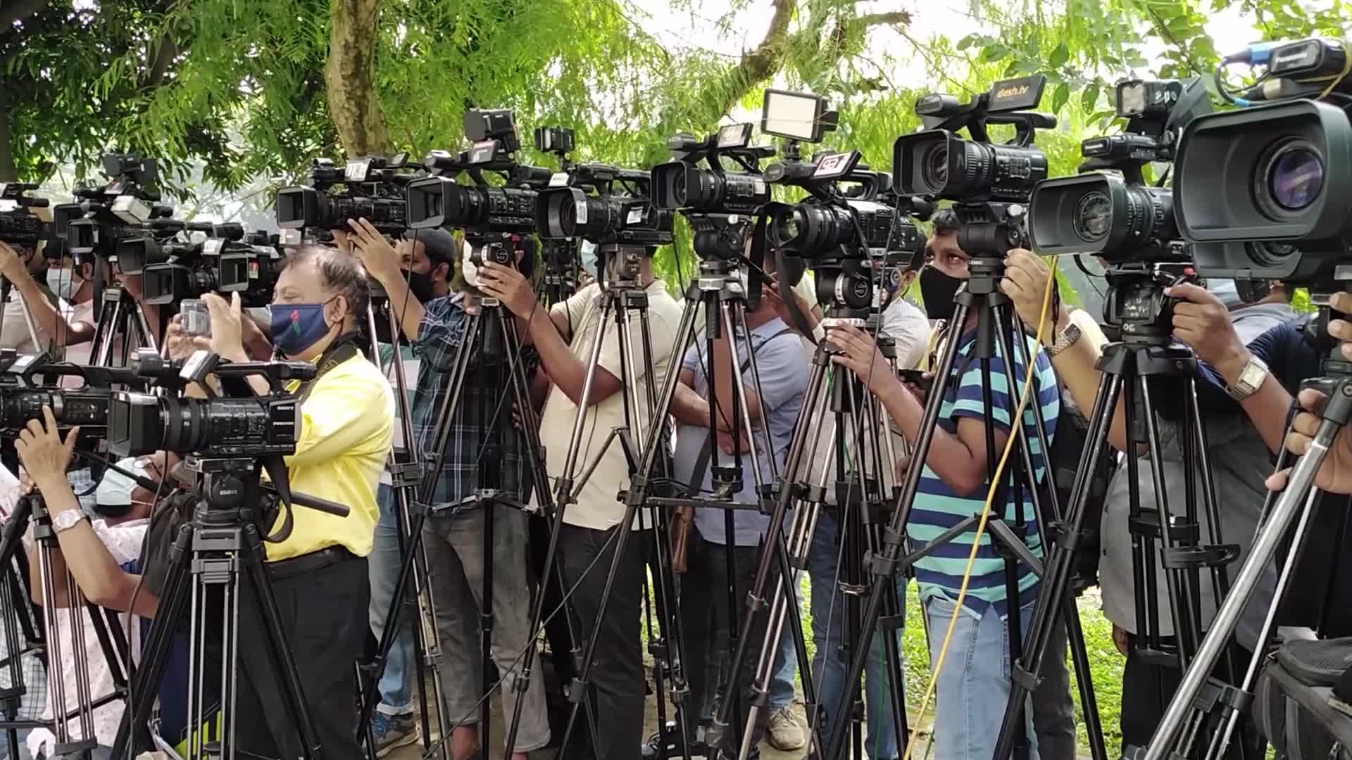 Bangladeshi Journalists cover an event in Dhaka