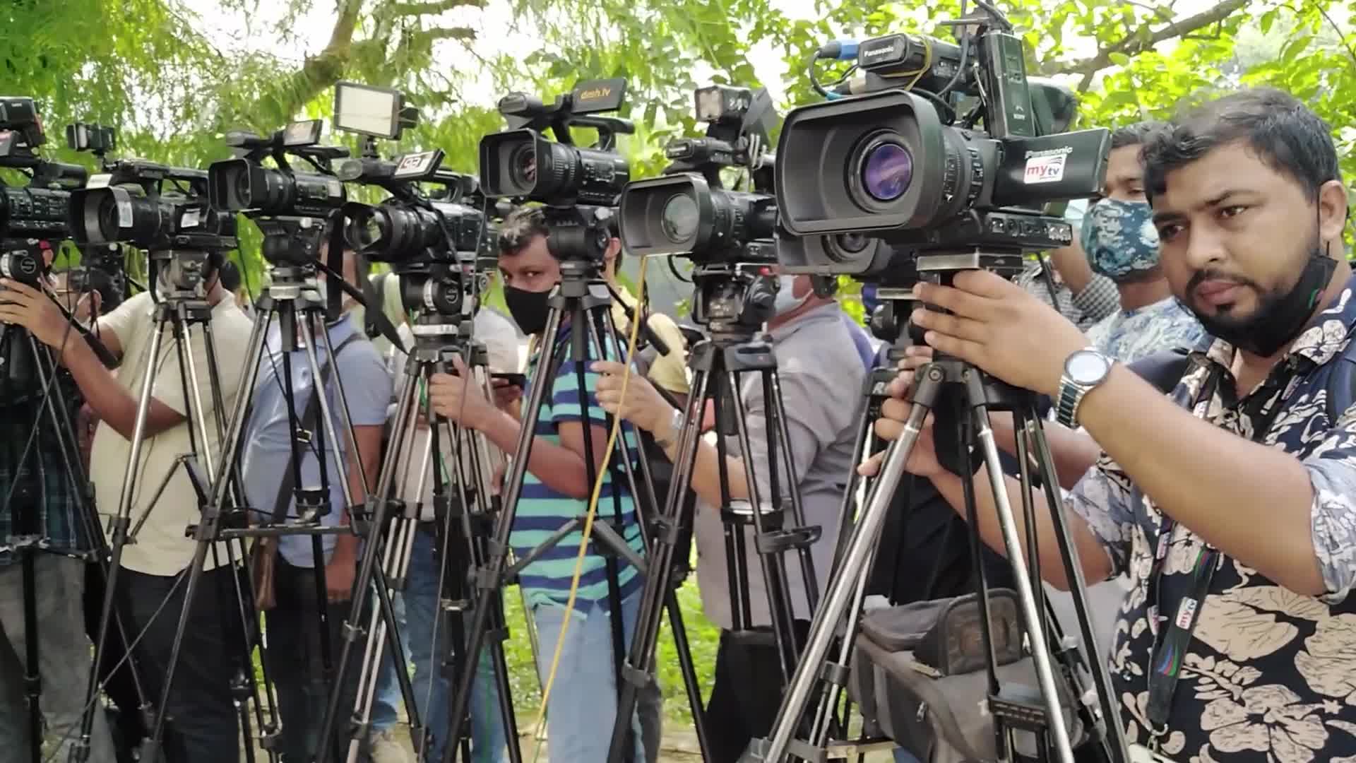 Bangladeshi Journalists cover an event in Dhaka