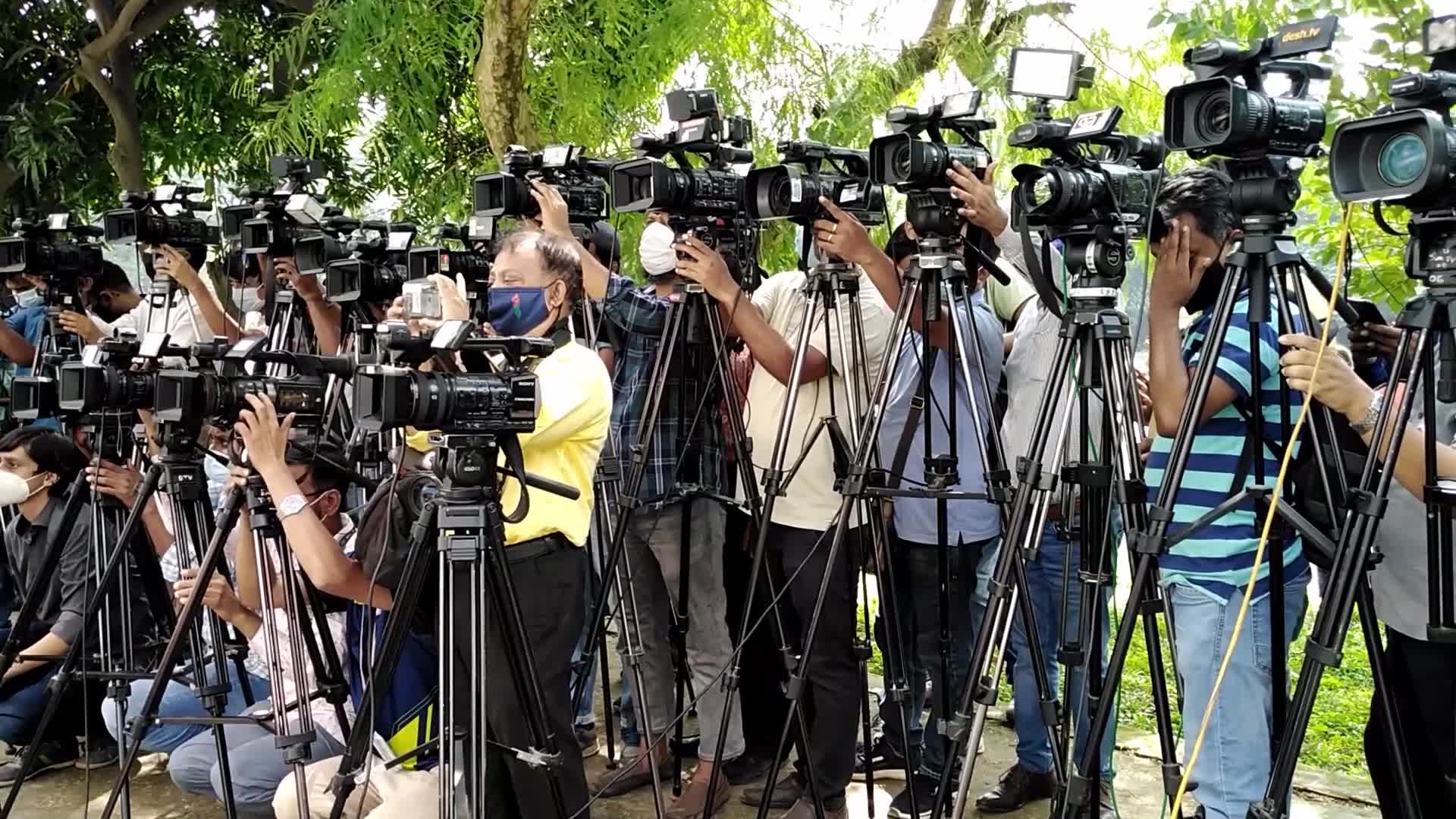 Bangladeshi Journalists cover an event in Dhaka