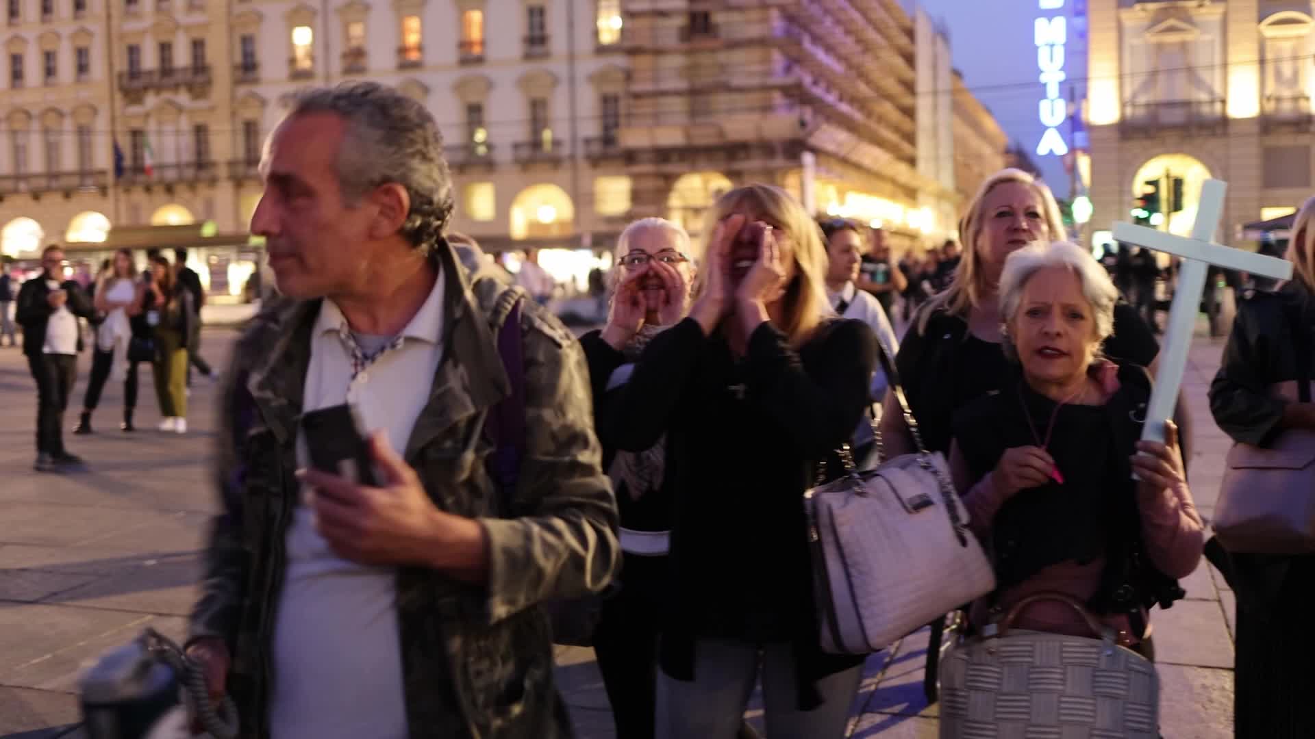 "No Green Pass" people protest against Giorgia Meloni