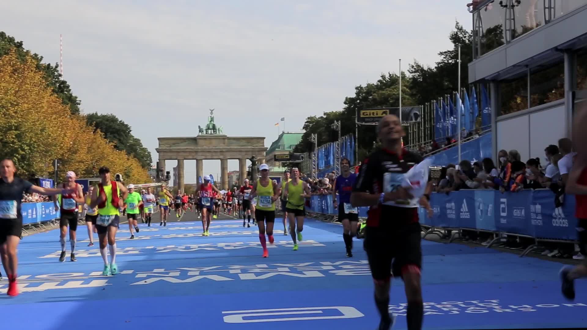Thousands run in 47. BMW Berlin Marathon