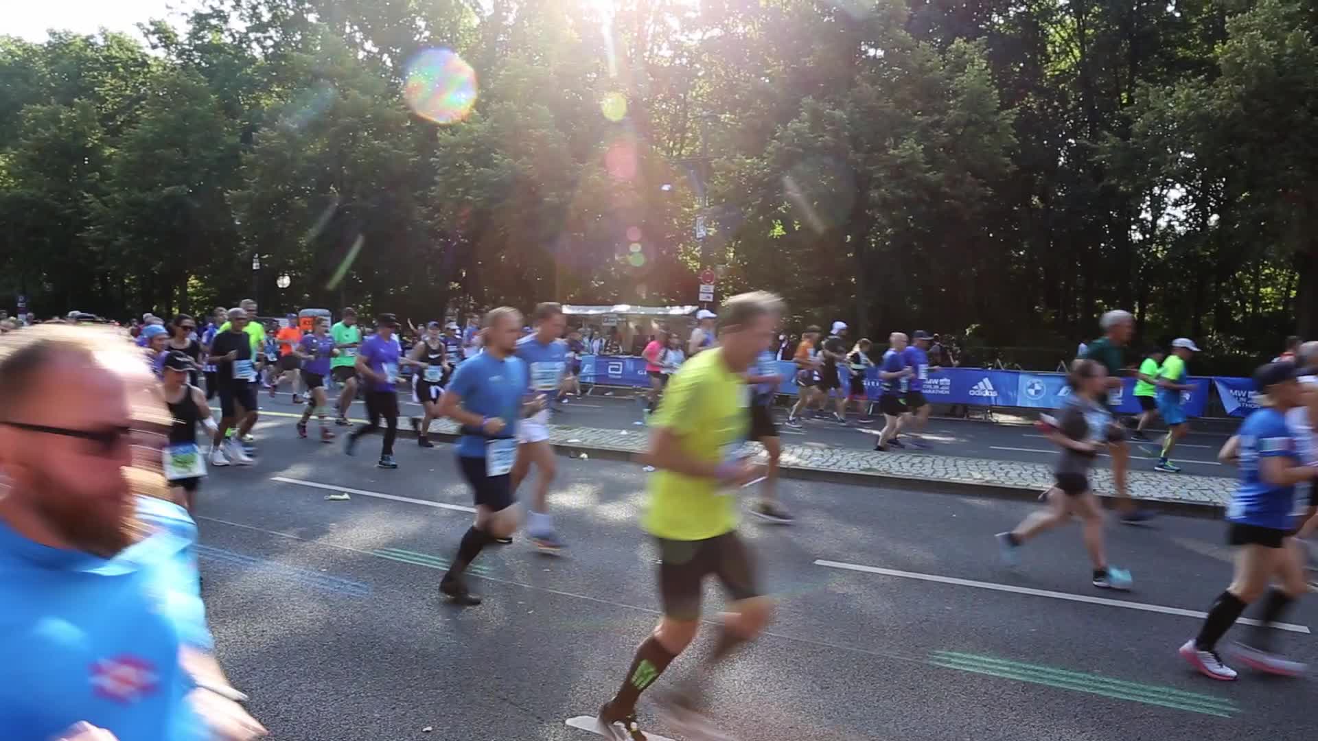 Thousands run in 47. BMW Berlin Marathon