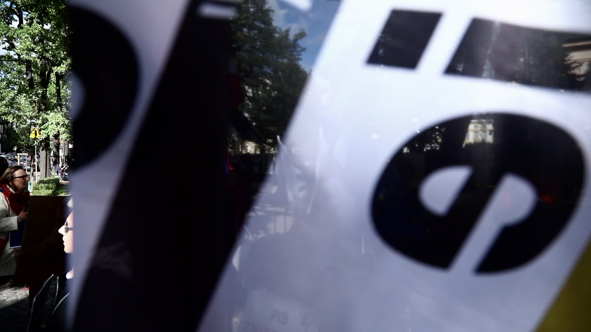 Rally at Constitutional Tribunal in Warsaw over primacy of EU law