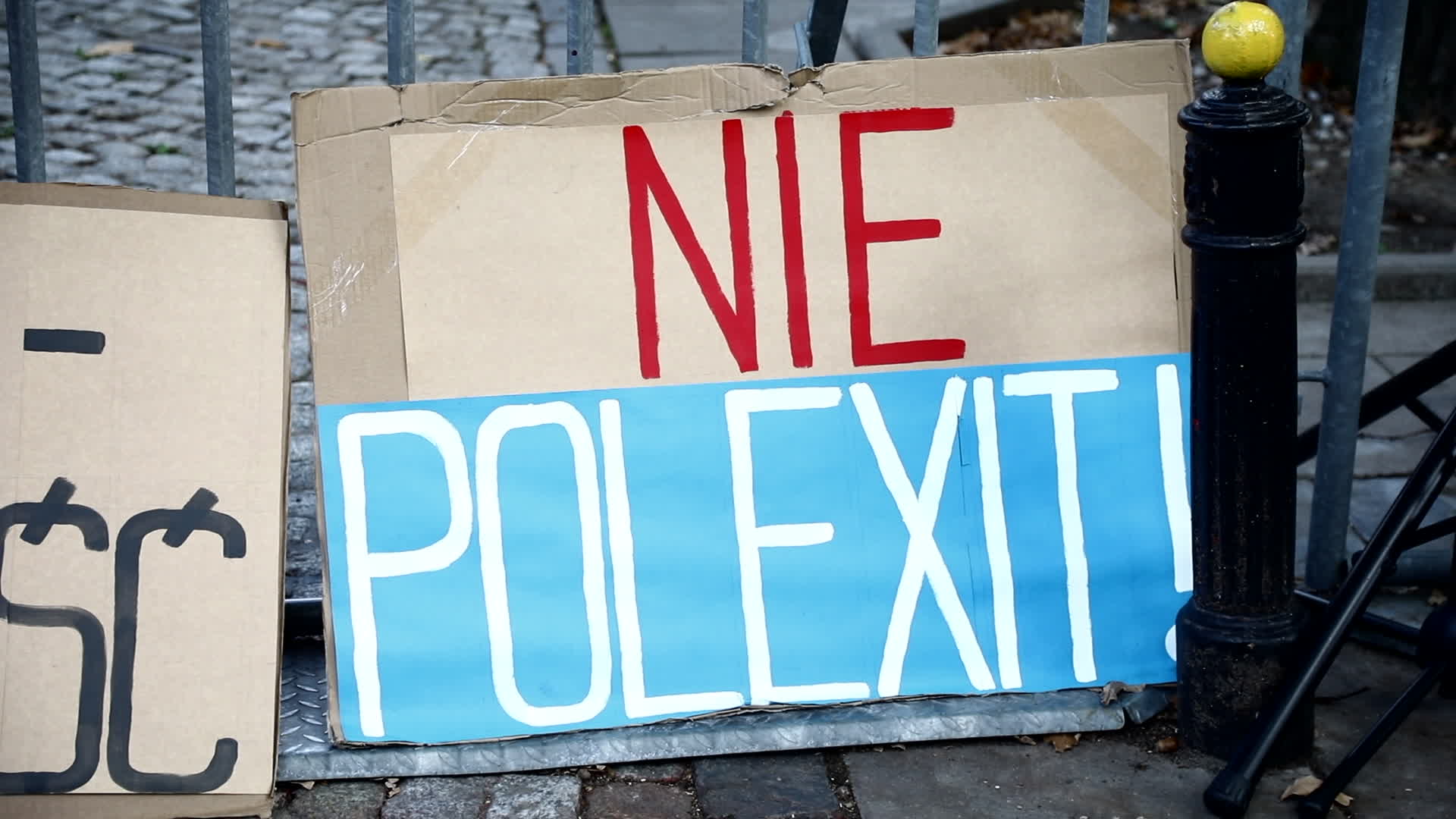 Rally at Constitutional Tribunal in Warsaw over primacy of EU law