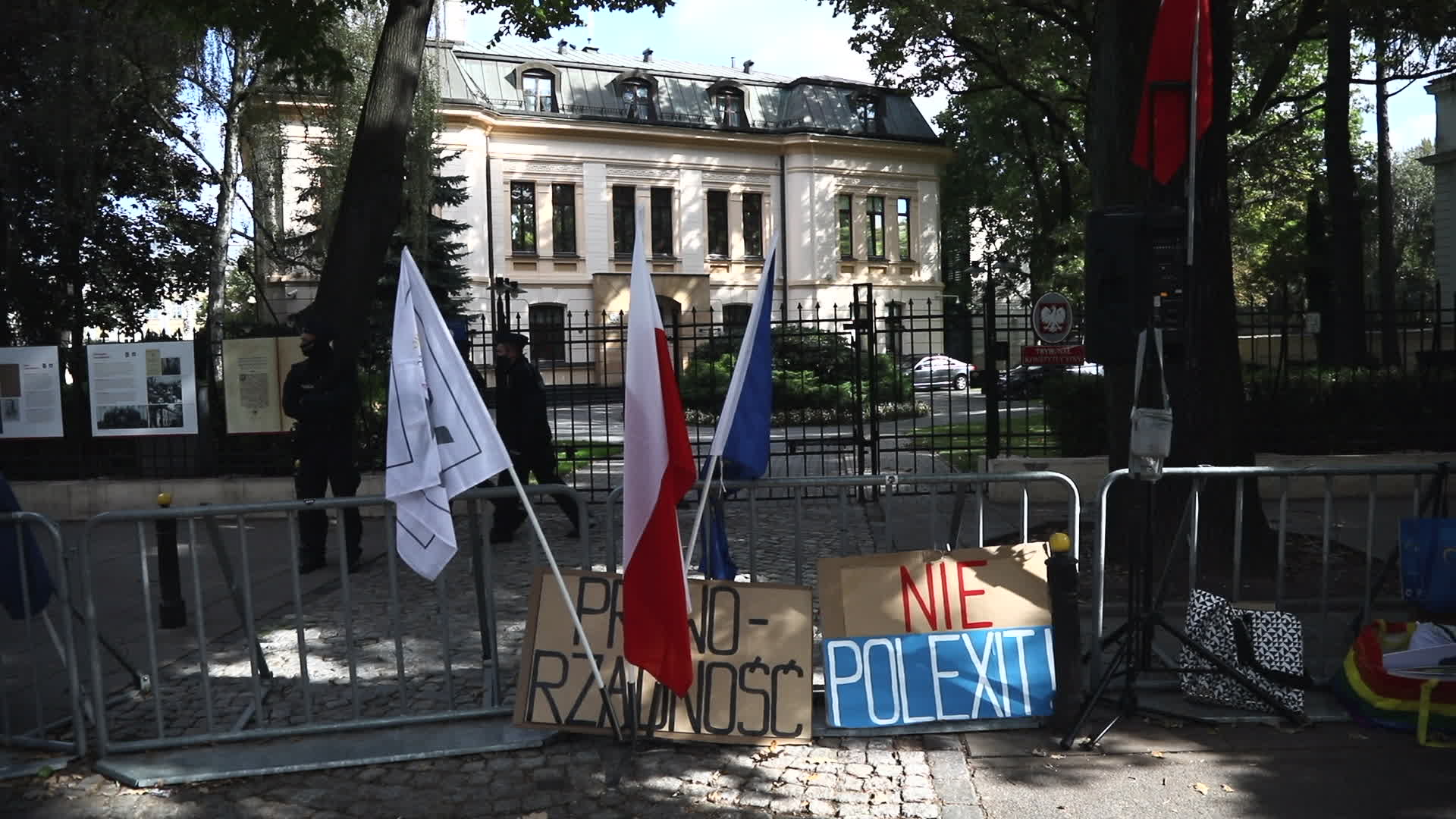 Rally at Constitutional Tribunal in Warsaw over primacy of EU law