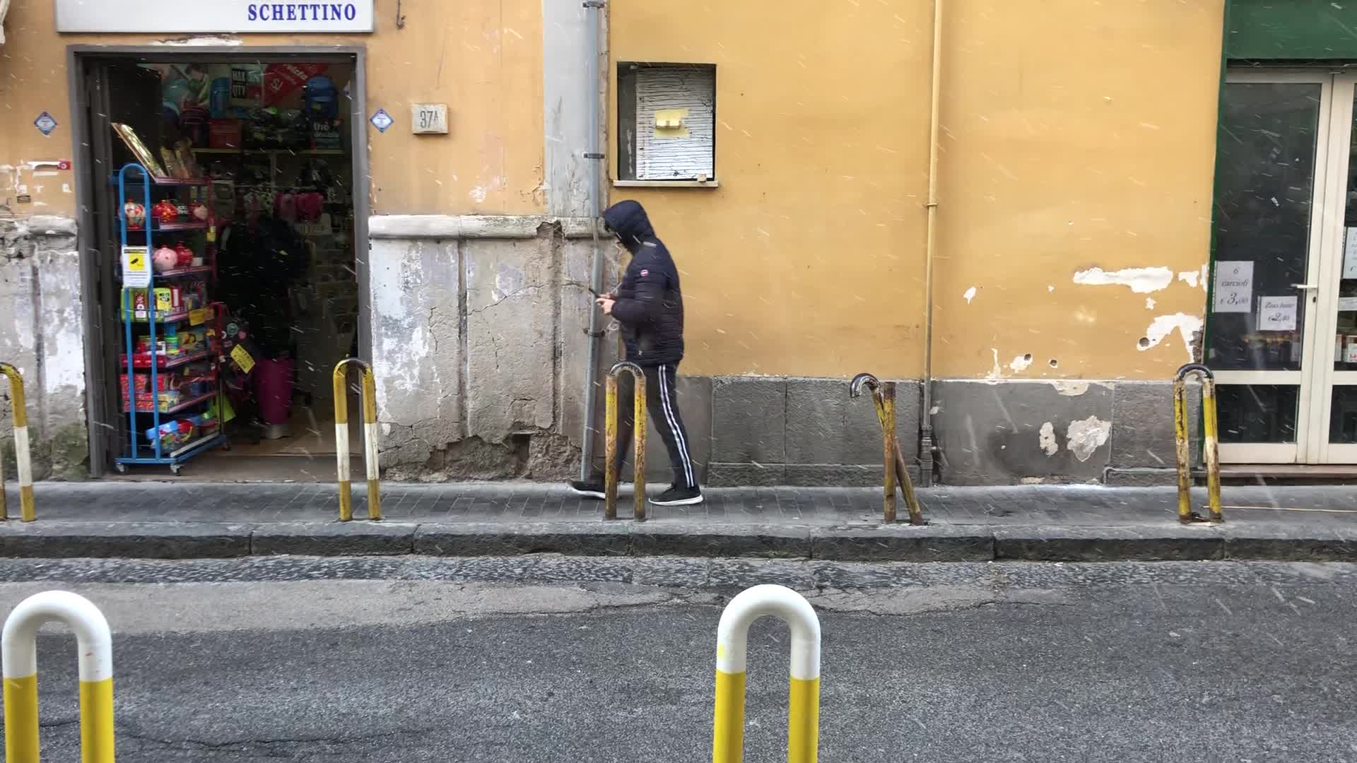 Wind and snow in Naples