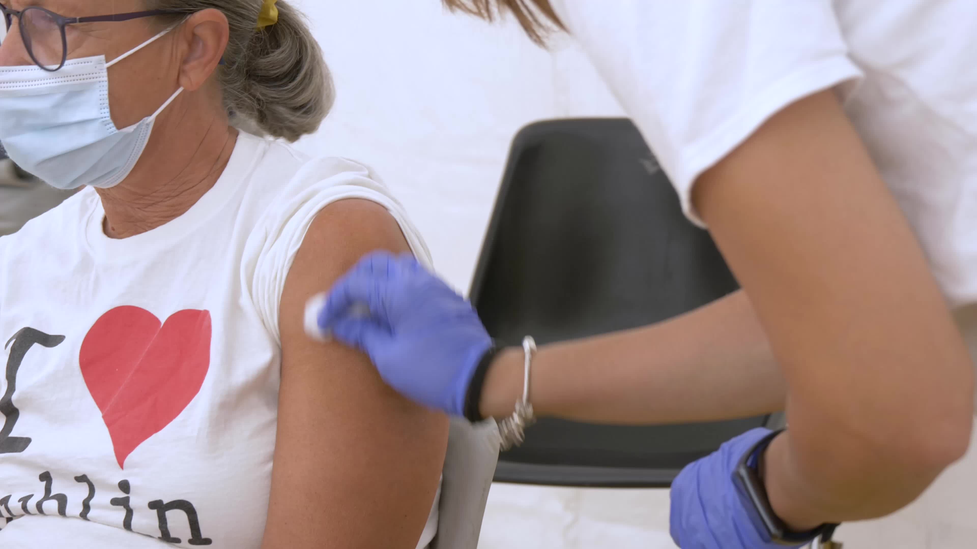 Italy extends third doses of Covid vaccine to over-80s and care homes