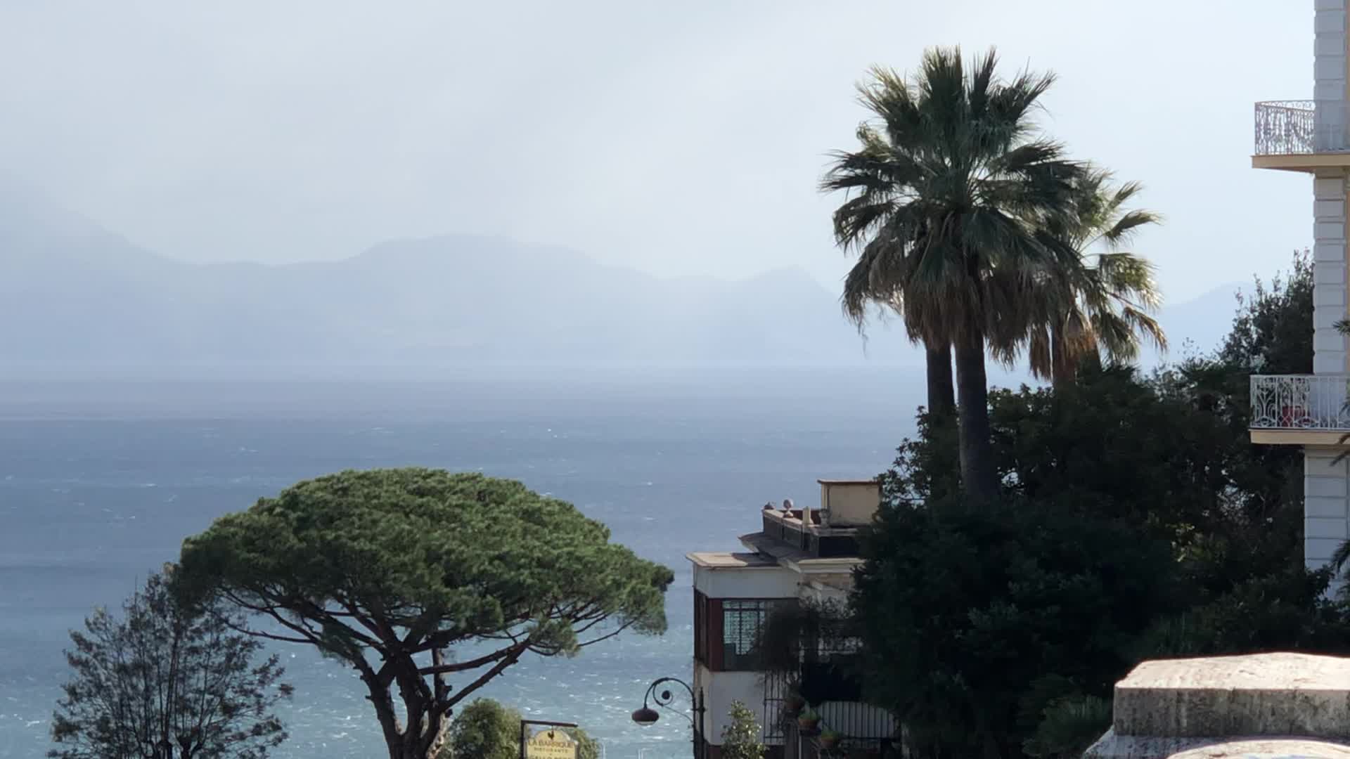 Wind and snow in Naples
