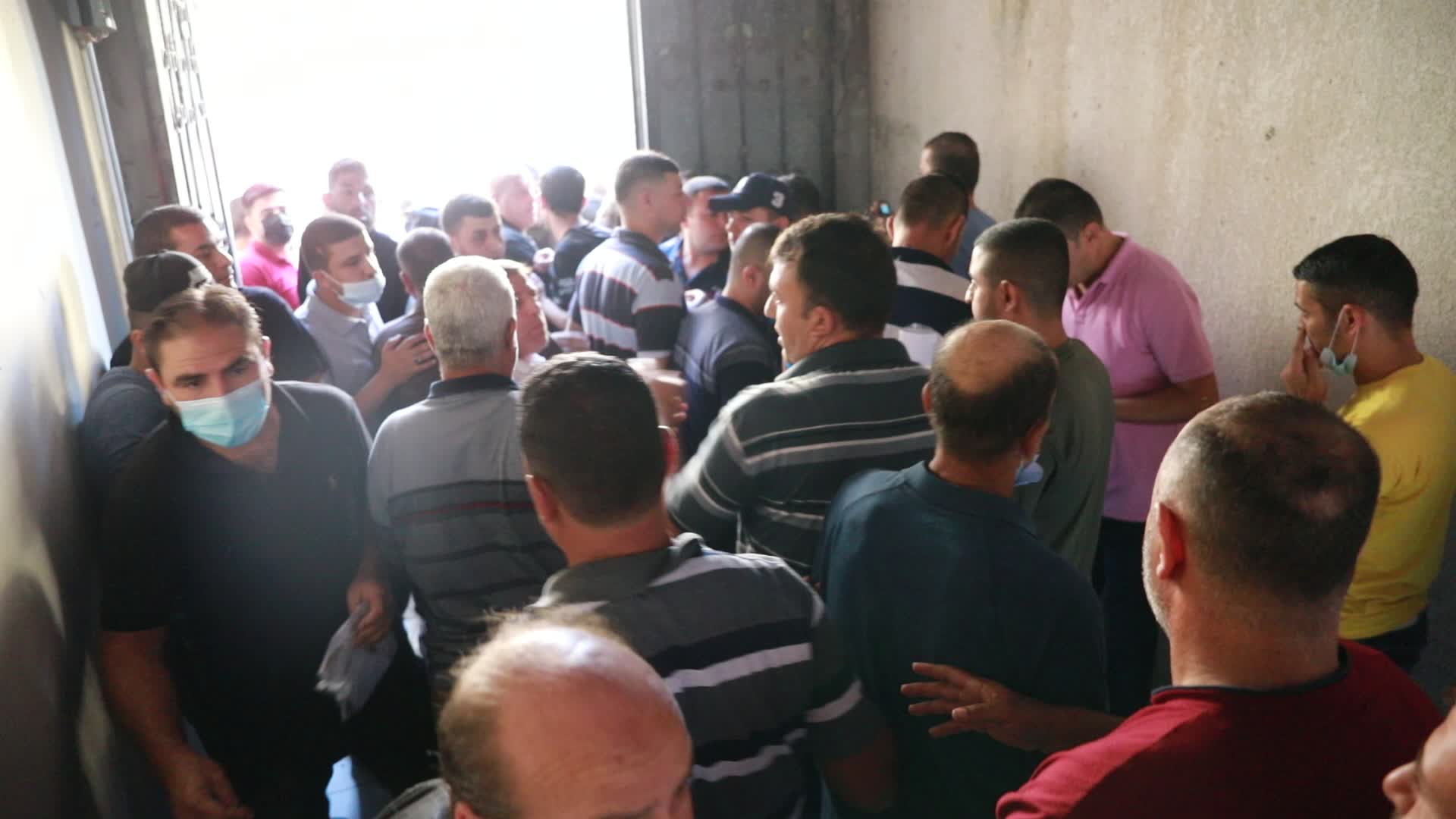 Tens of thousands in Gaza line up for Israeli work permits