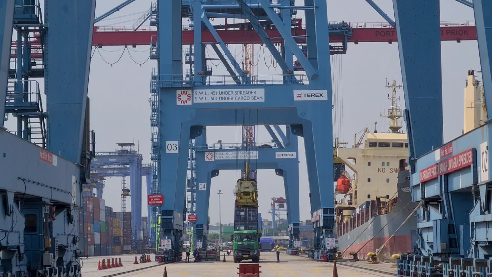Container loading and unloading activities in Indonesia in the midst of a pandemic