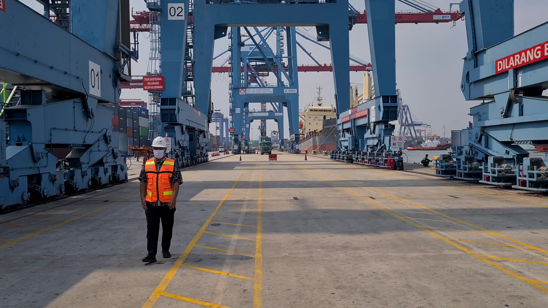 Container loading and unloading activities in Indonesia in the midst of a pandemic