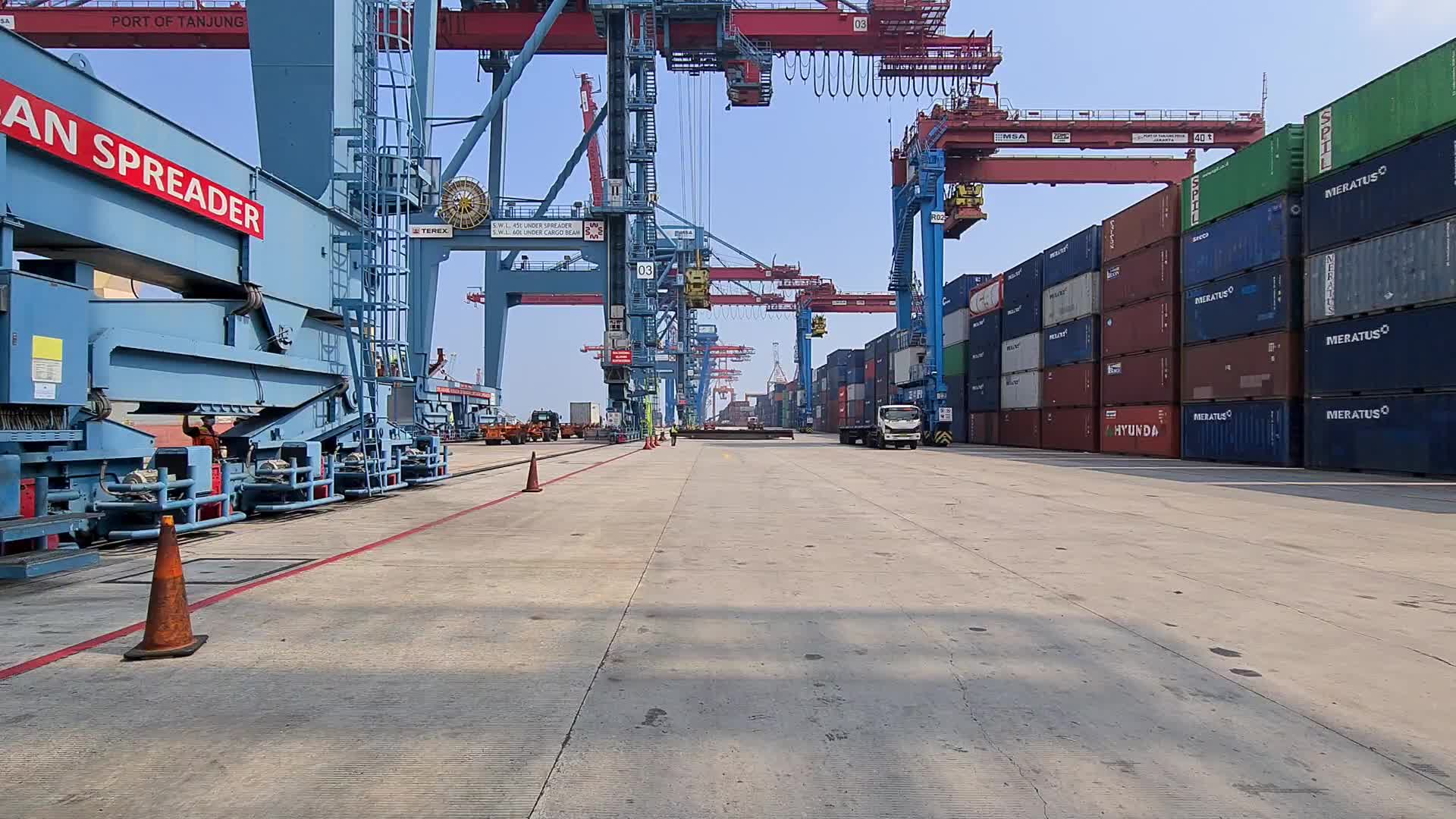 Container loading and unloading activities in Indonesia in the midst of a pandemic