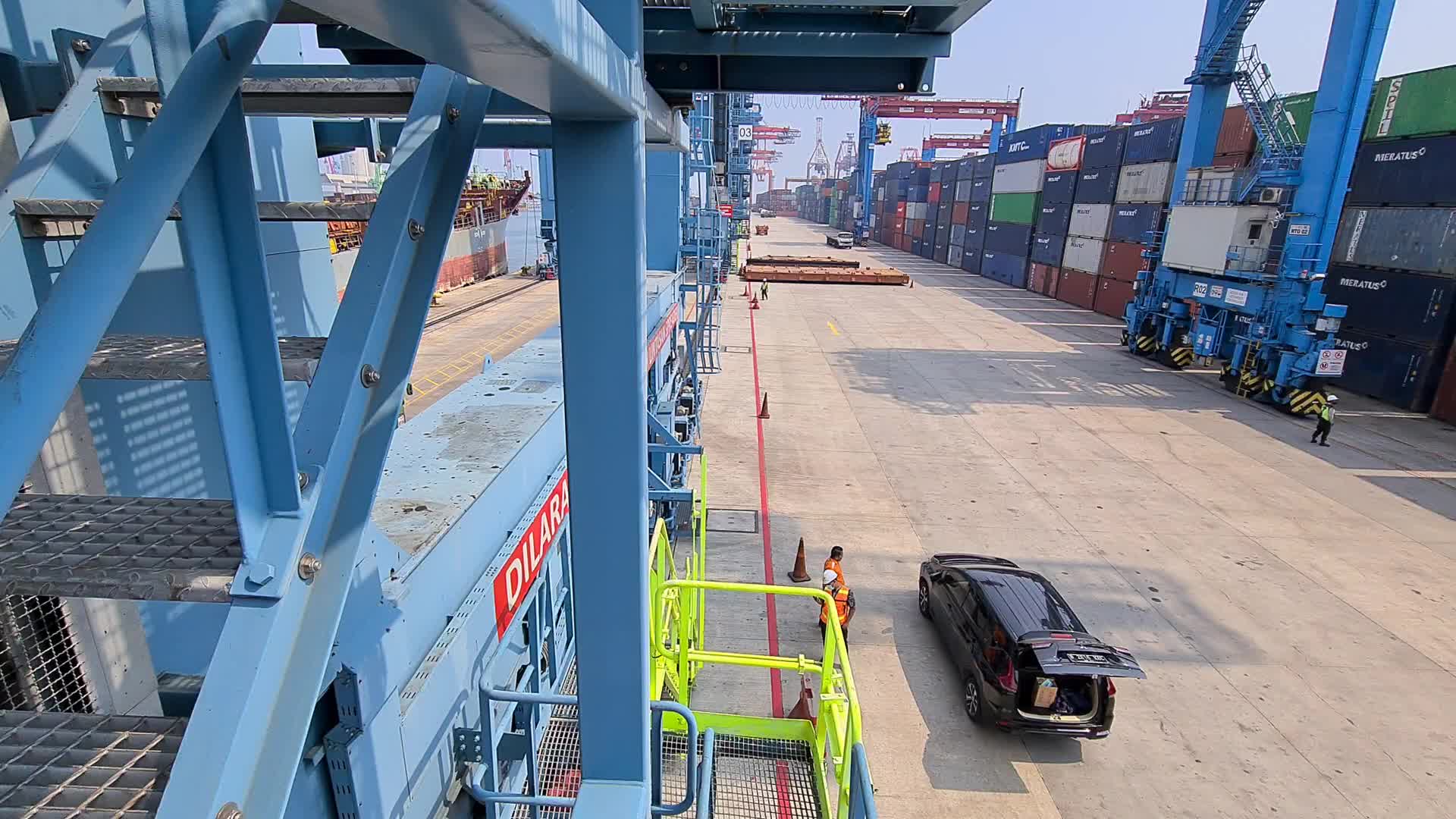 Container loading and unloading activities in Indonesia in the midst of a pandemic