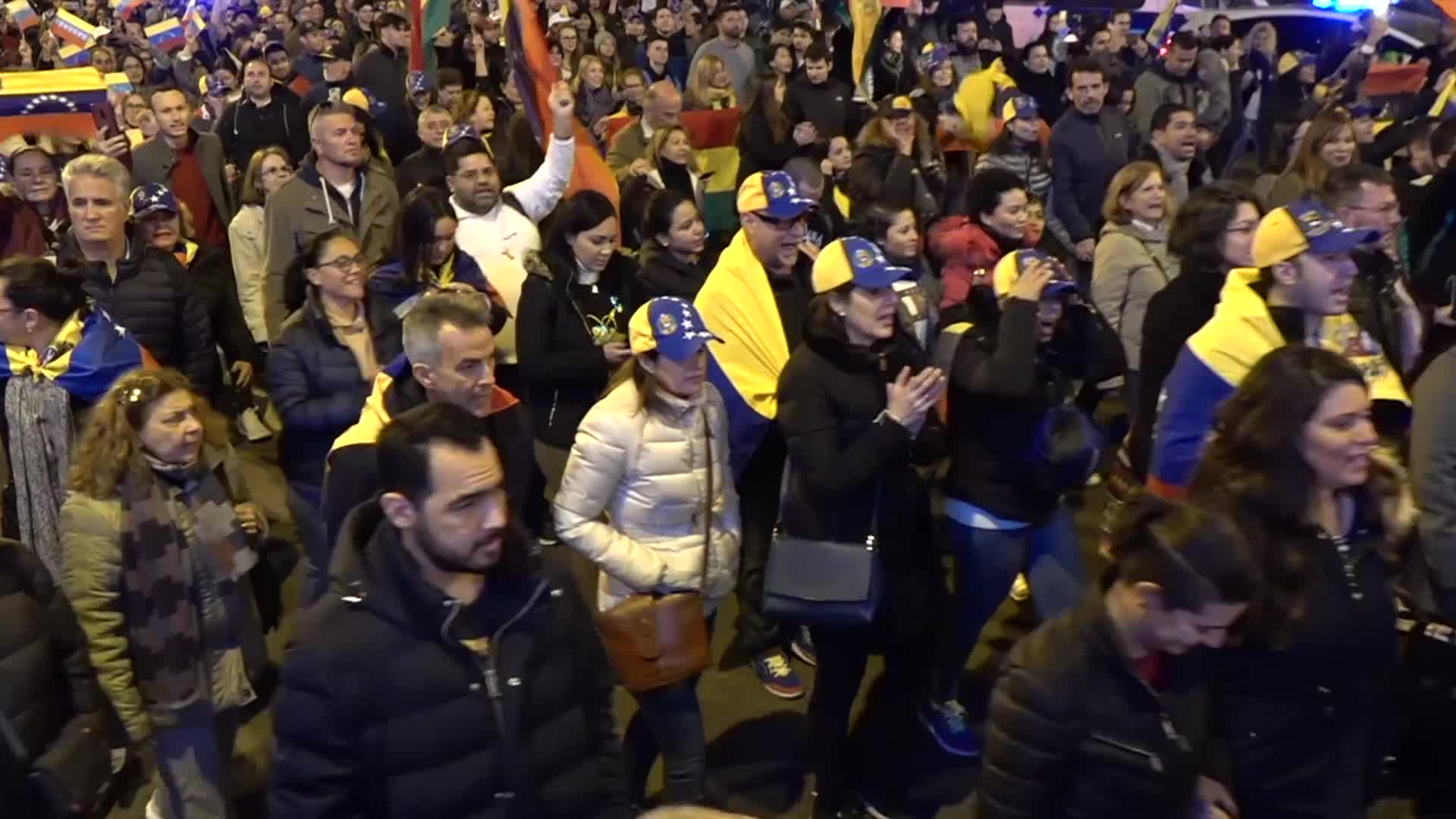 The Venezuelan community protested in Barcelona for the entry of humanitarian aid in their country