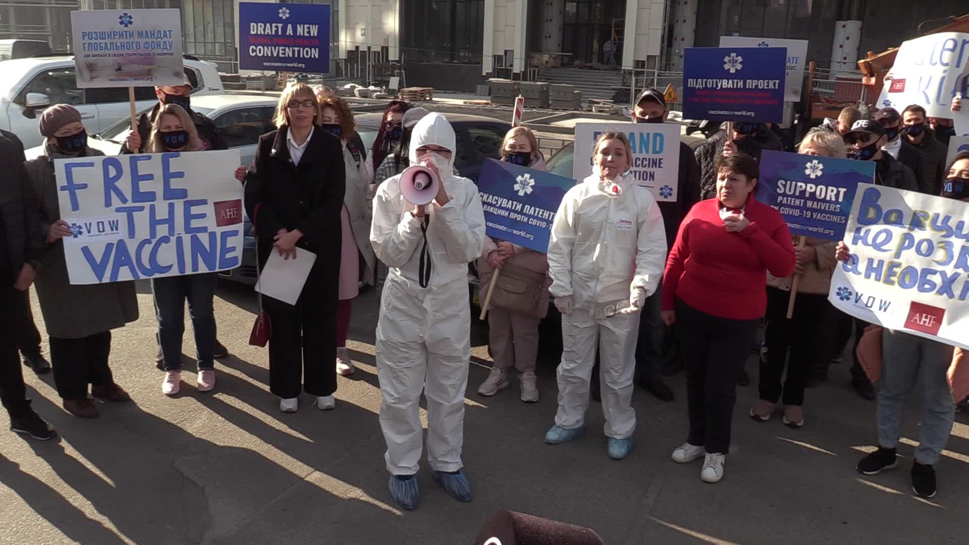 'Vaccinate our world' rally in Ukraine