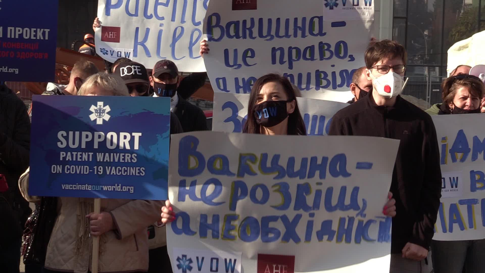 'Vaccinate our world' rally in Ukraine