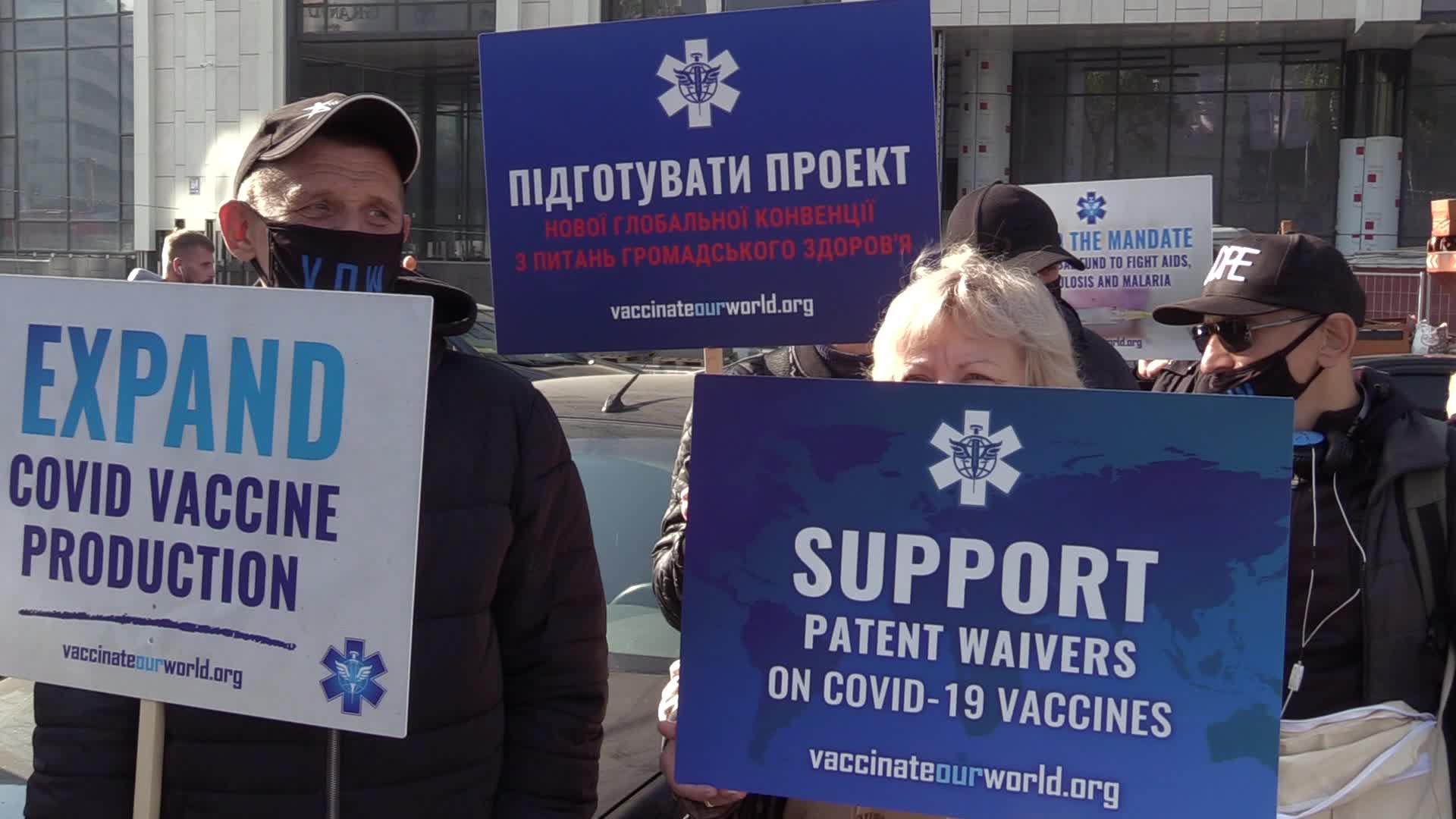 'Vaccinate our world' rally in Ukraine