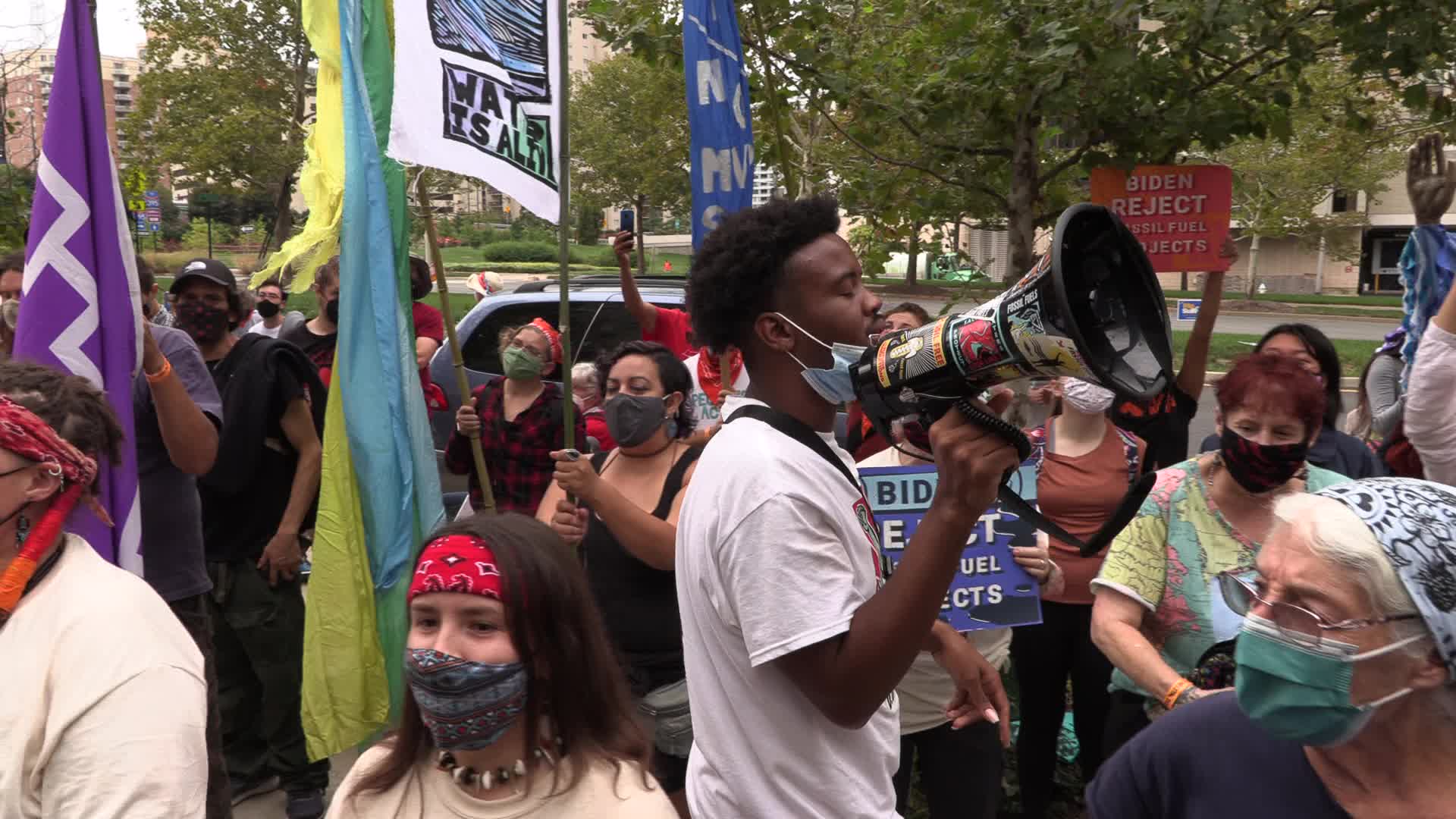 Virginia: Climate activists confront Jaime Pinkham 