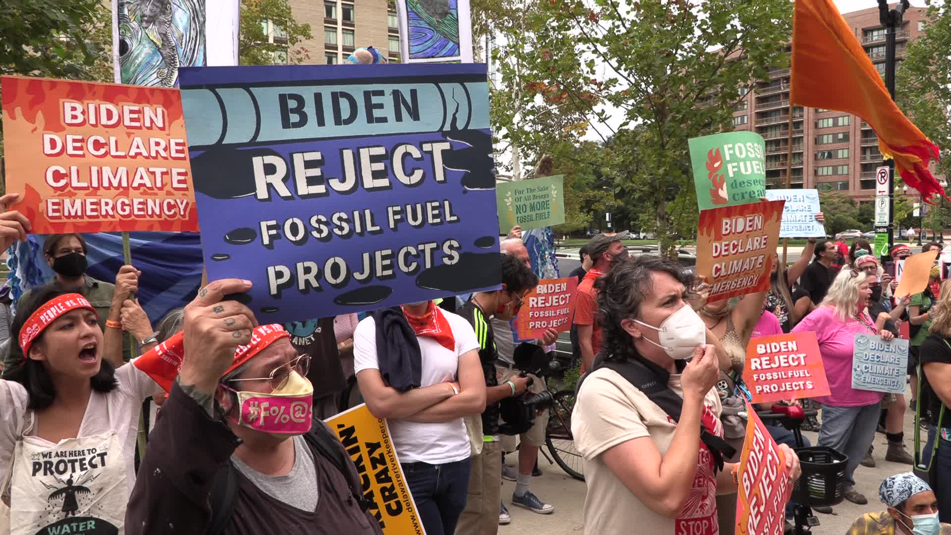 Virginia: Climate activists confront Jaime Pinkham 