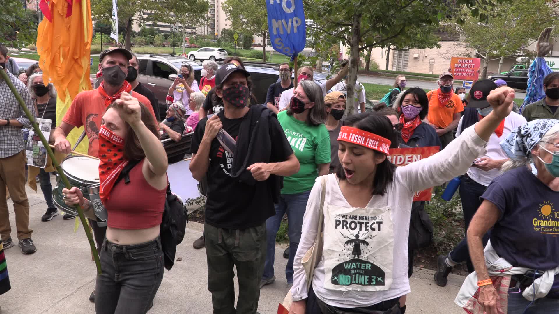 Virginia: Climate activists confront Jaime Pinkham 