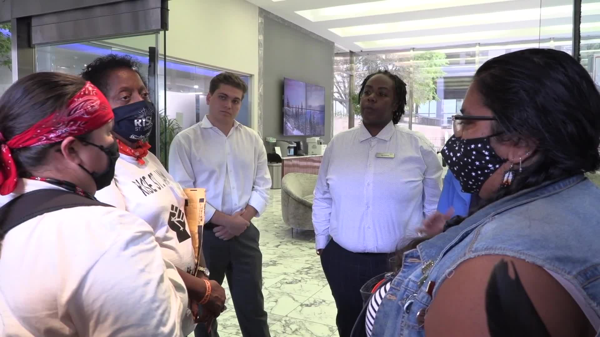 Virginia: Climate activists confront Jaime Pinkham 