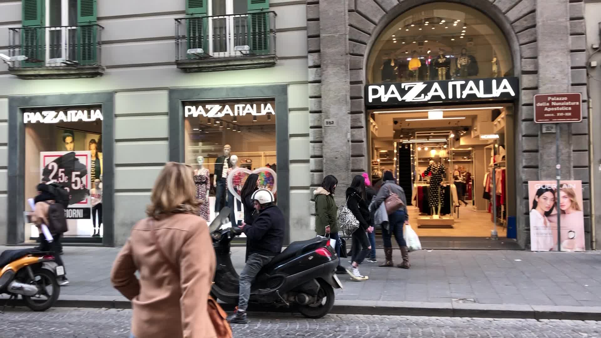 Daily Life In Naples