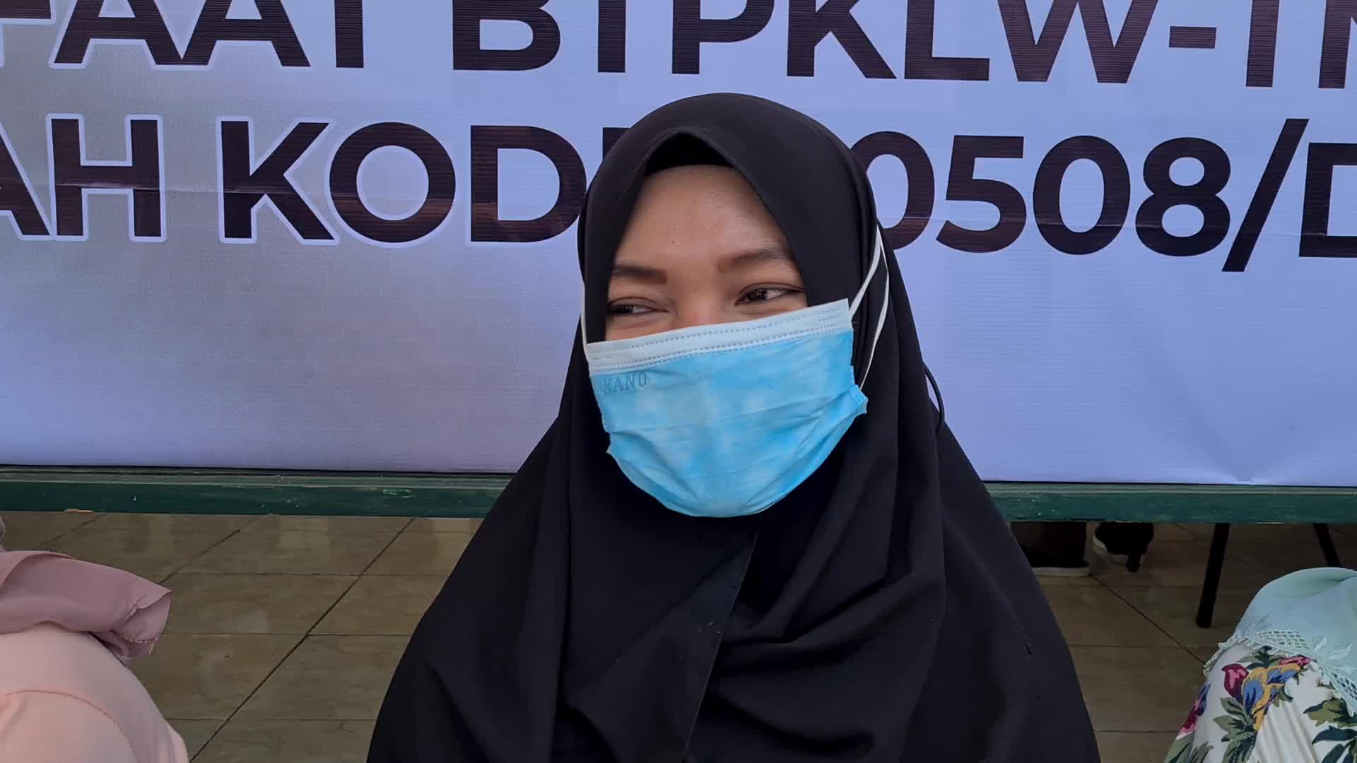 The Indonesian Army provides financial assistance to small and medium entrepreneurs amid the COVID-19 pandemic