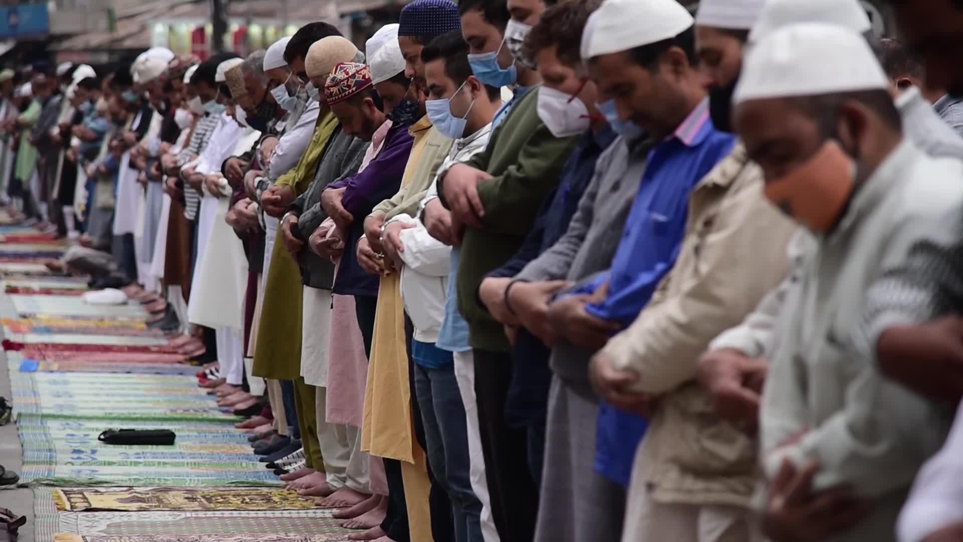 Special mass prayers In Kashmir
