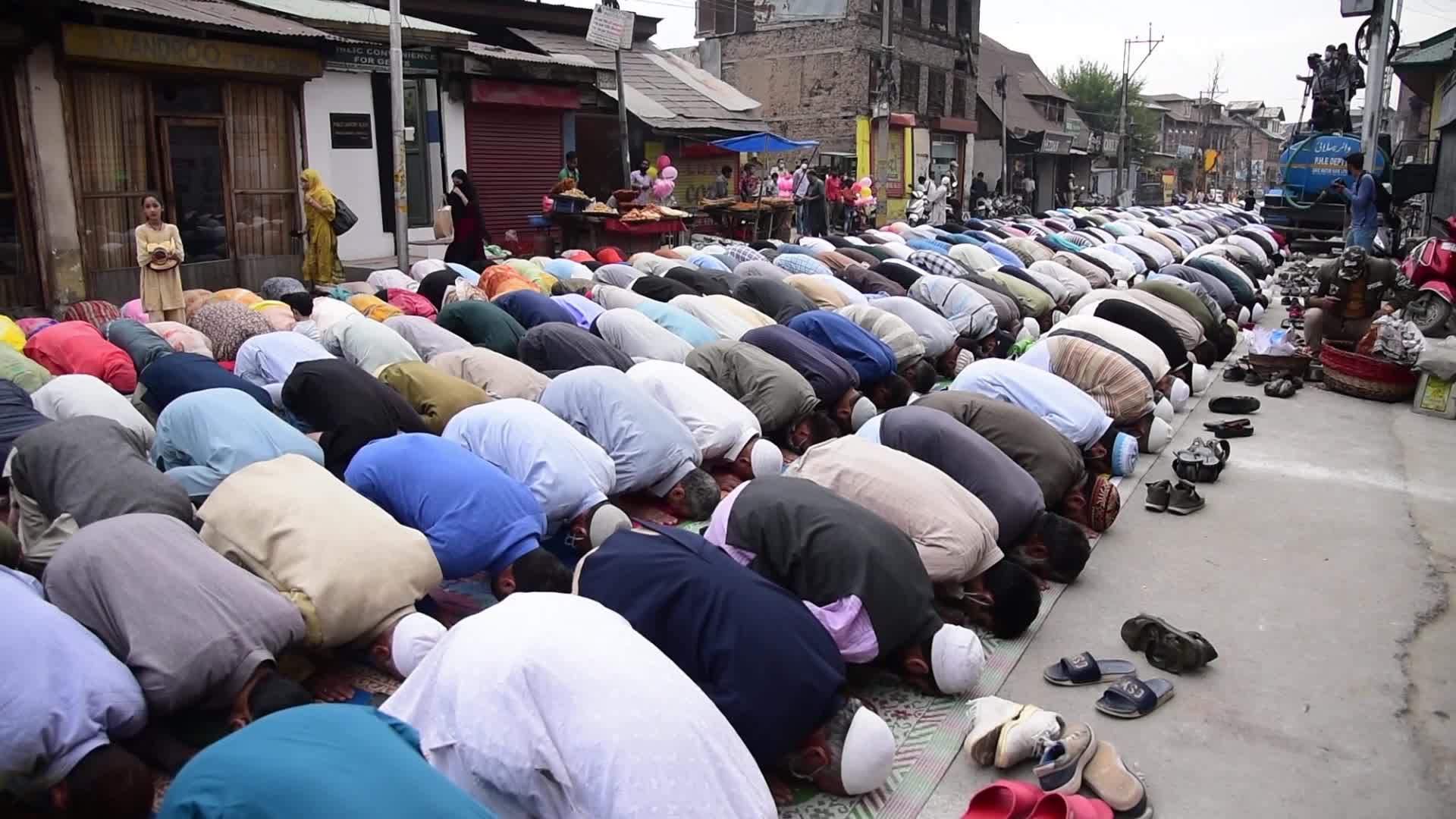 Special mass prayers In Kashmir