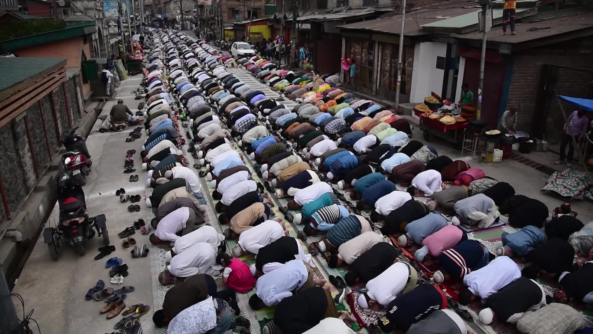 Special mass prayers In Kashmir