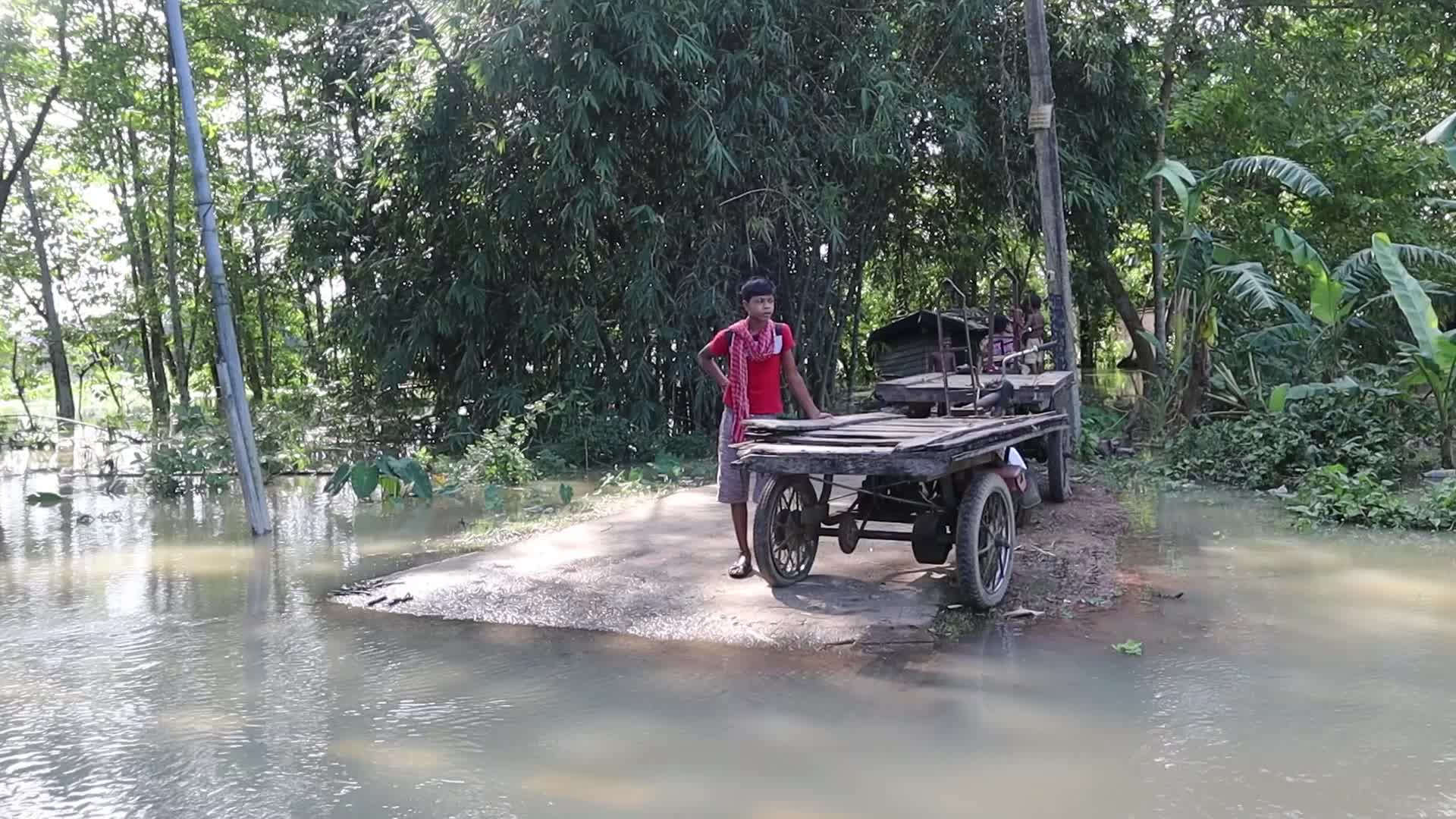 Eastern Indian state West Bengal hit by massive flood 