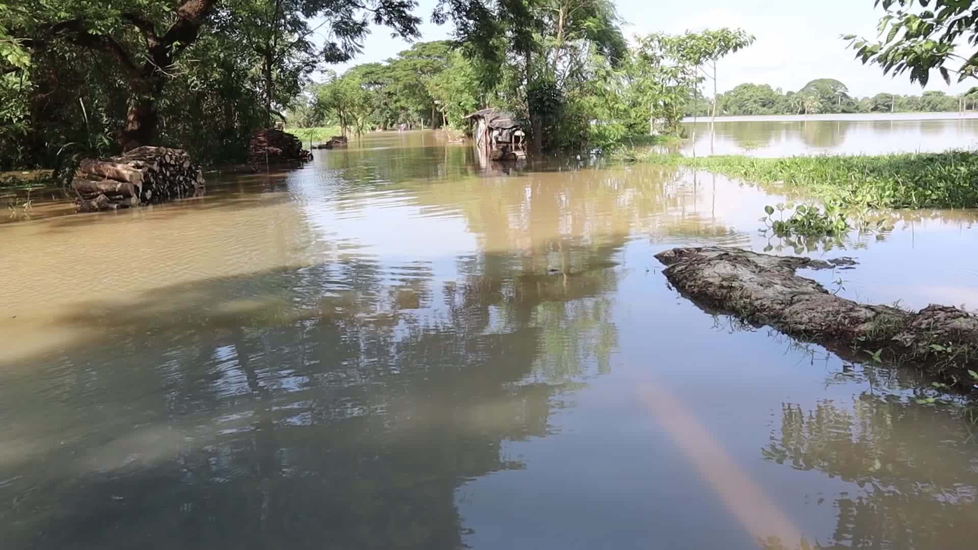 Eastern Indian state West Bengal hit by massive flood 