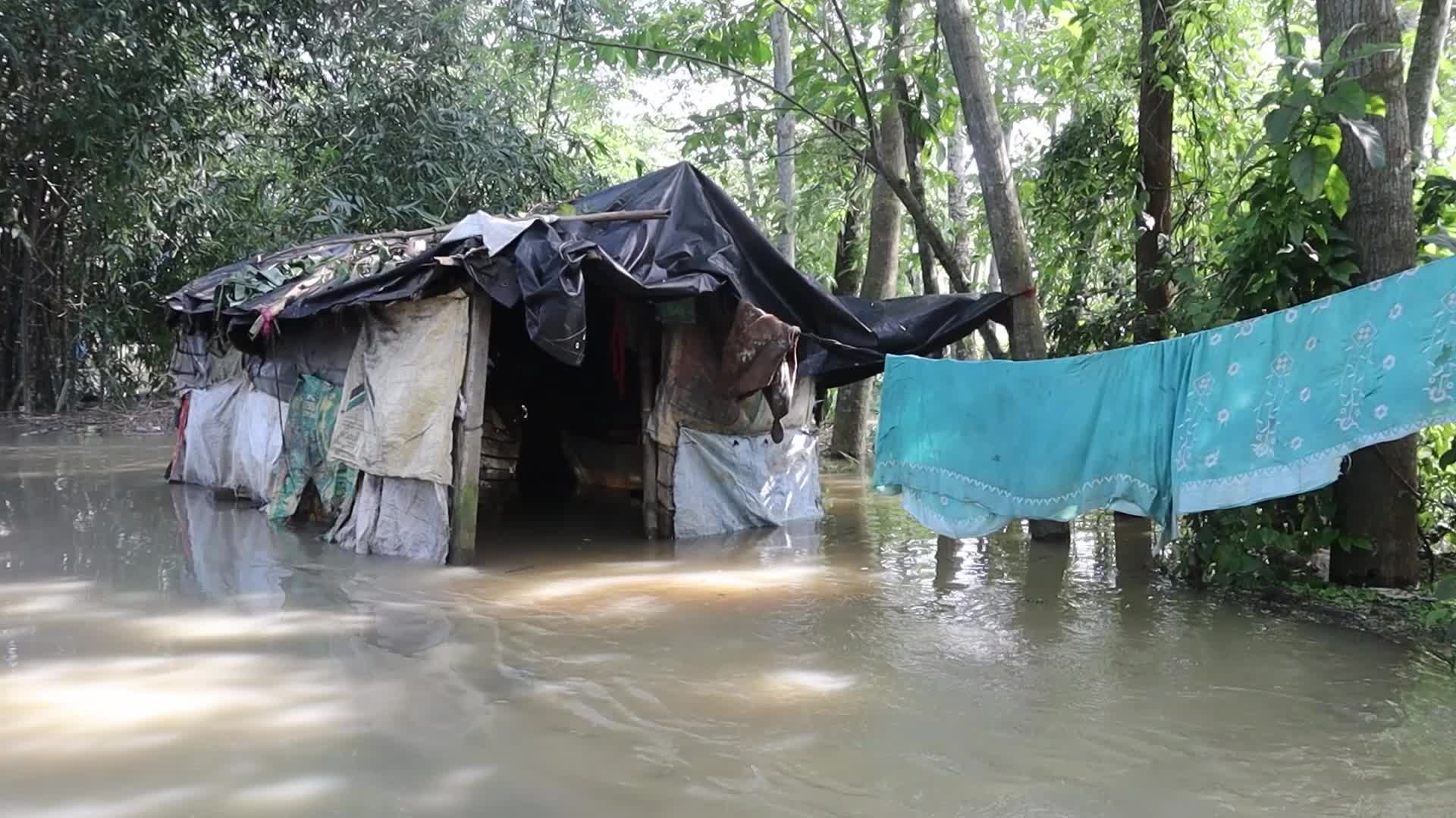 Eastern Indian state West Bengal hit by massive flood 